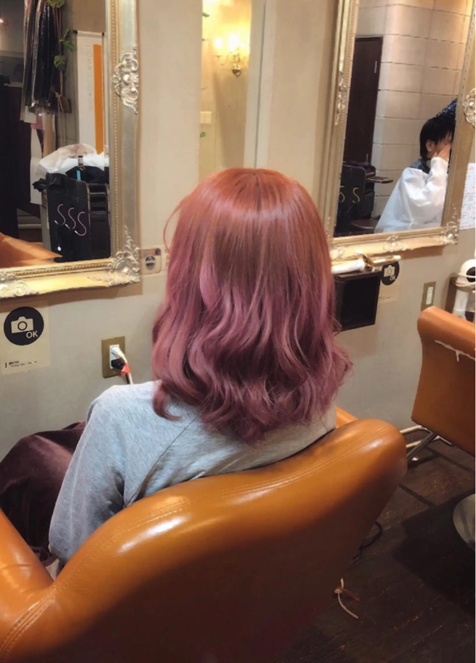 セミロング カラー ブリーチ ダブルカラー ピンクカラー カット ヘアカラー トリートメント 是枝 さくらのヘアスタイル