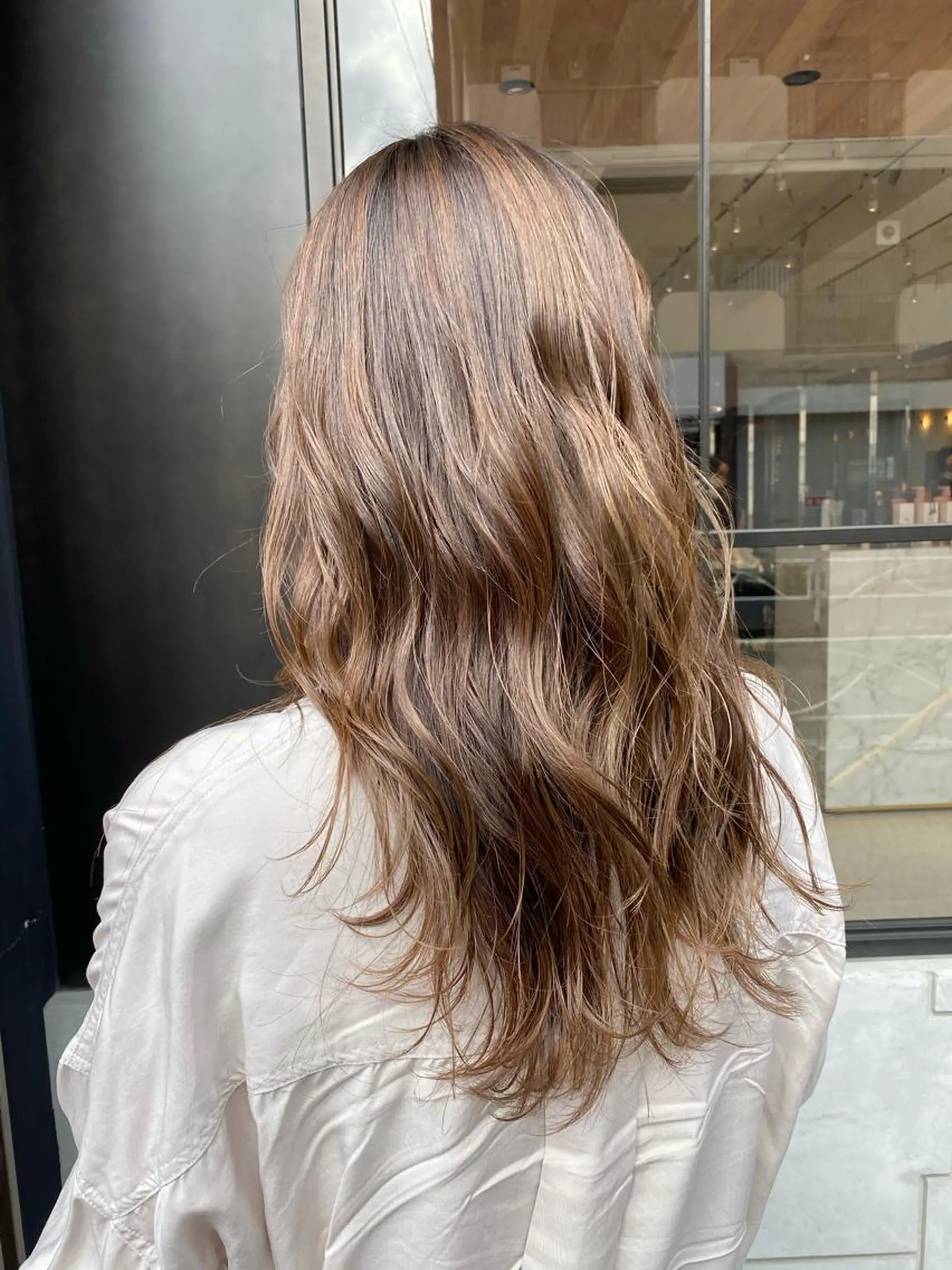 セミロング カラー ベージュカラー ブリーチ イルミナカラー ミルクティーベージュ ブリーチなしカラー カット ヘアカラー トリートメント ボブ/ハイトーン 立川loose 下田のヘアスタイル