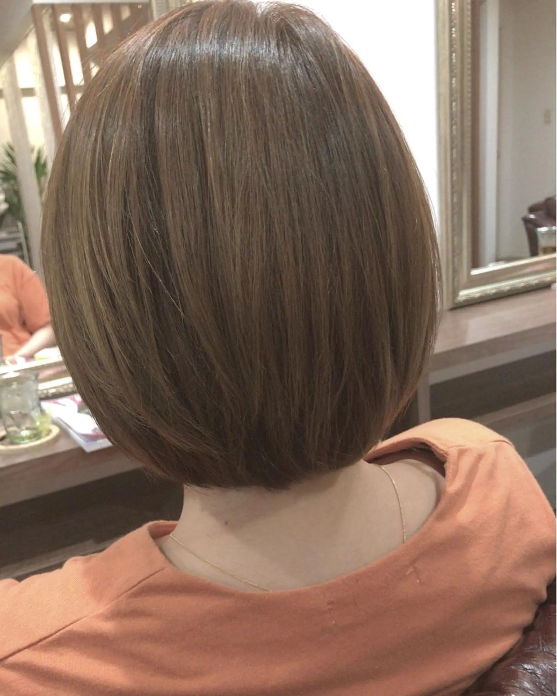 ショート カラー レイヤーカット匠 イソザキノリユキのヘアスタイル