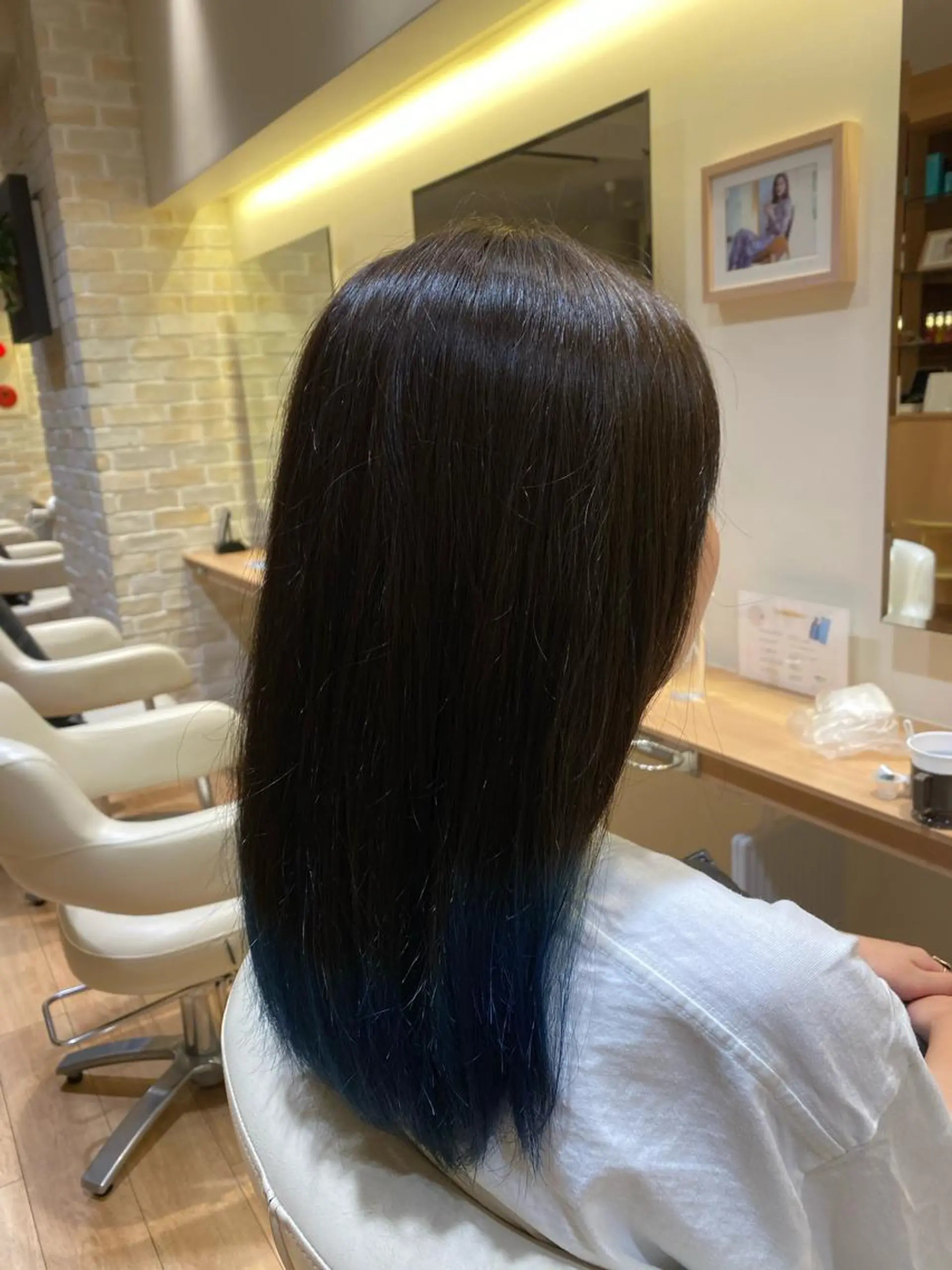 セミロング ハイトーンエフェクト ブリーチいち丸のヘアスタイル