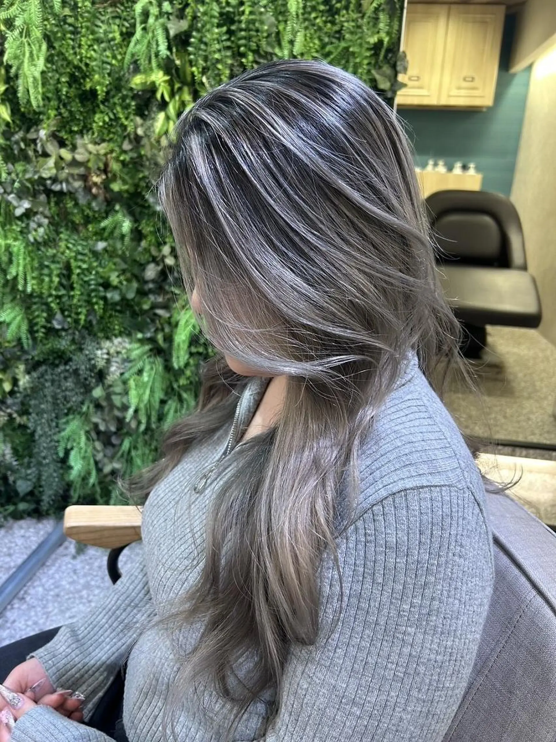 セミロング ハイライト 髪質改善 韓国風ヘア レイヤーカット 小顔カット TIGRE for hairのヘアスタイル