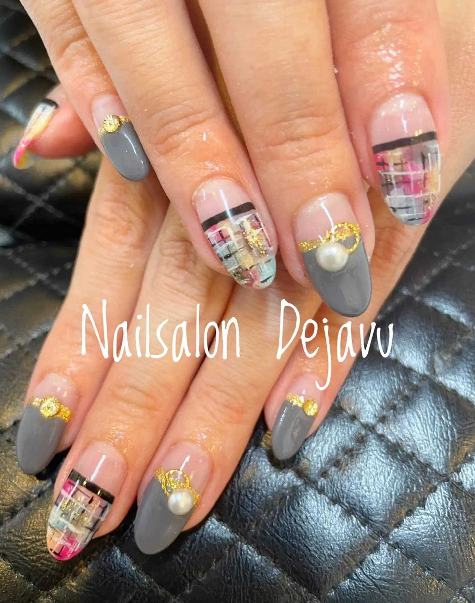 ネイル フレンチネイル 持ち込み ストーンネイル 冬ネイル ハンドネイル Nailsalon Dejavu Yokosuka所属・Nailsalon Dejavuのネイルデザイン