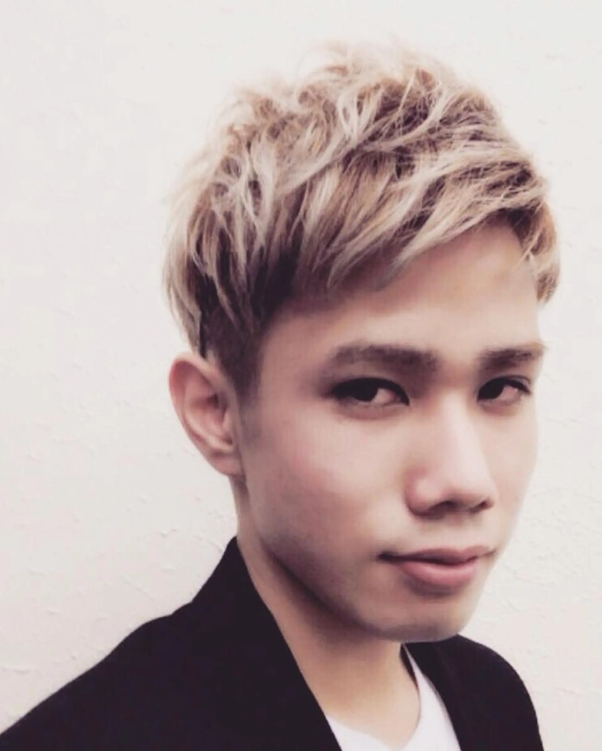 ショート ヘアカラー mmagicca. 【 まじか. 】のヘアスタイル