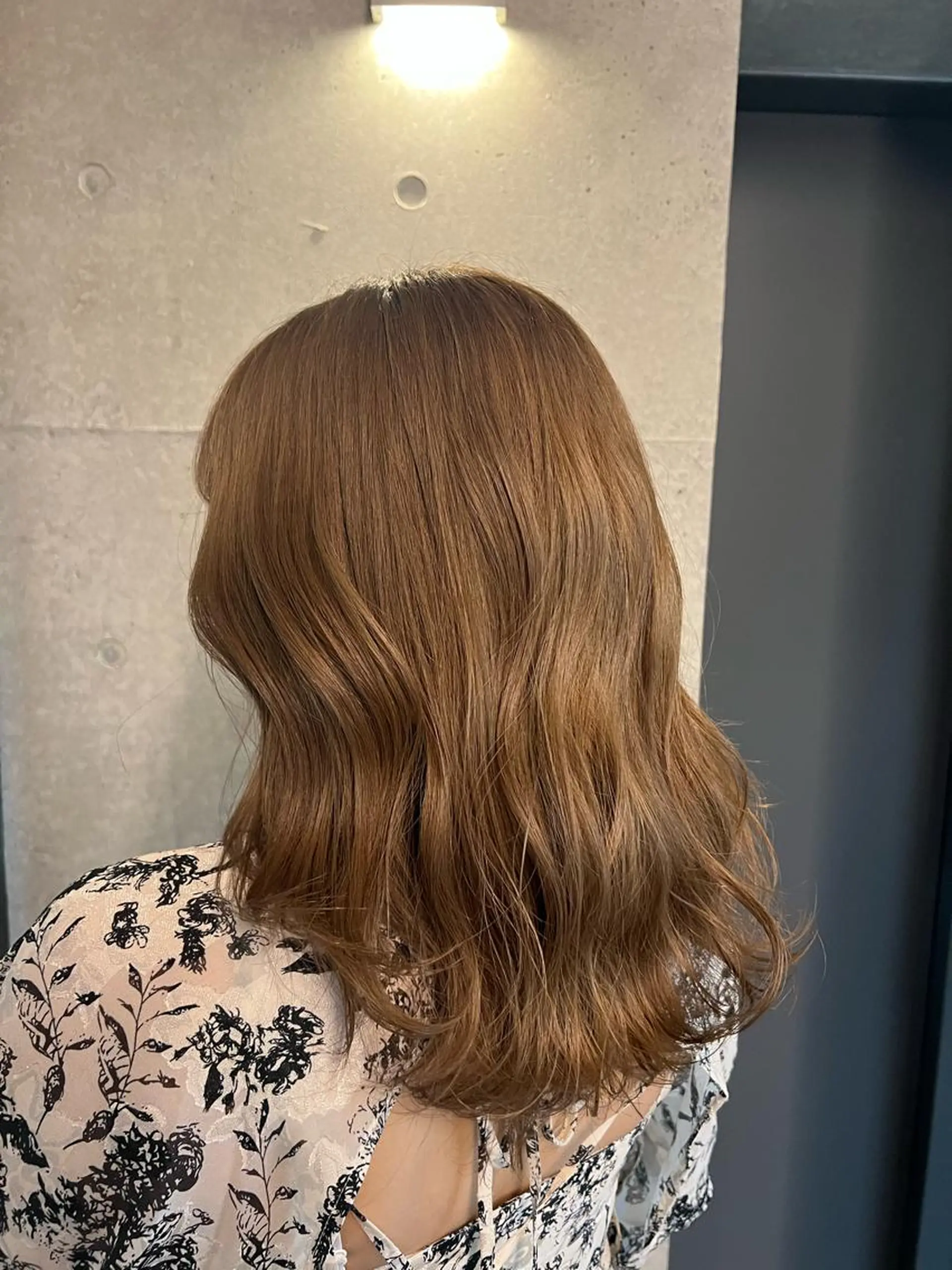 ミディアム カラー シールエクステ アディクシーカラー アッシュ バレイヤージュ ミストバング ヘアカラー ＤＥＳＴ所属・吉野 瑳桜のヘアスタイル