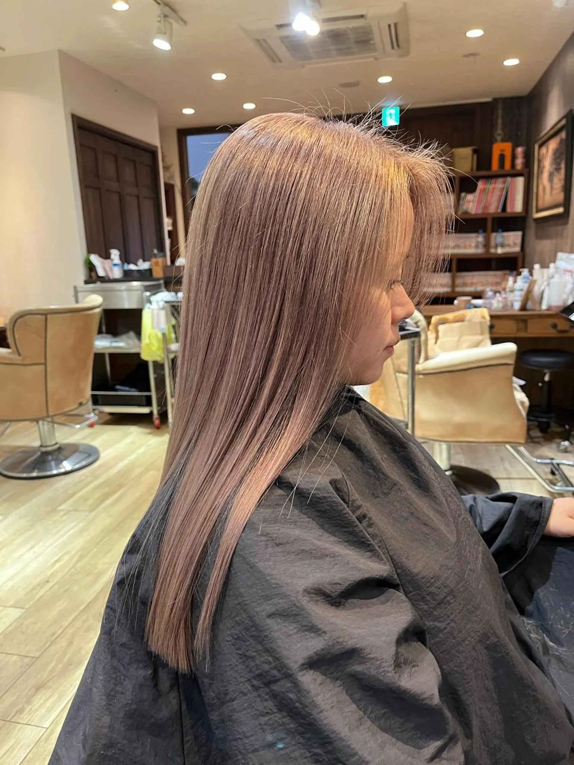 セミロング カラー ベージュカラー ブリーチ ブリーチなしカラー 縮毛矯正 ヘアカラー VOYAGE所属・中園 康のヘアスタイル