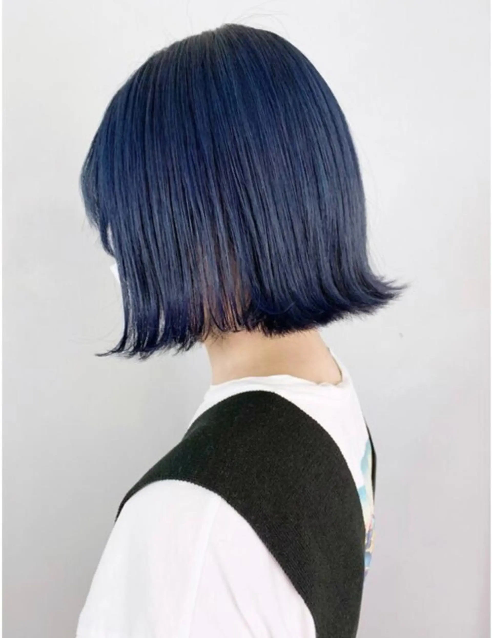 ショート カラー アッシュ ネイビーカラー LAFRE （ラフリ）所属・ケアブリーチ 黒瀬有汰のヘアスタイル