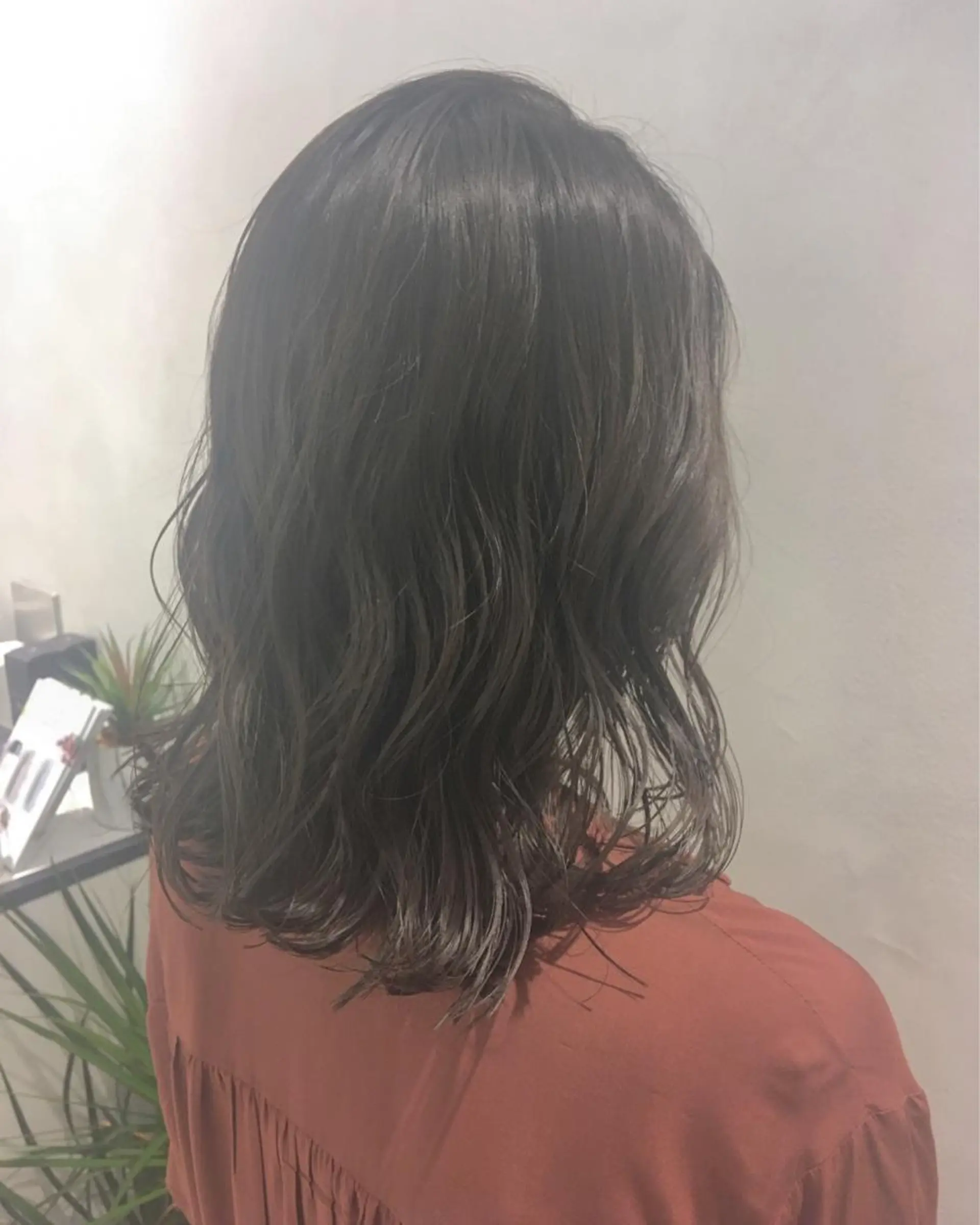 ミディアム カラー ヘアアレンジ グレージュ エグチ アキラのヘアスタイル