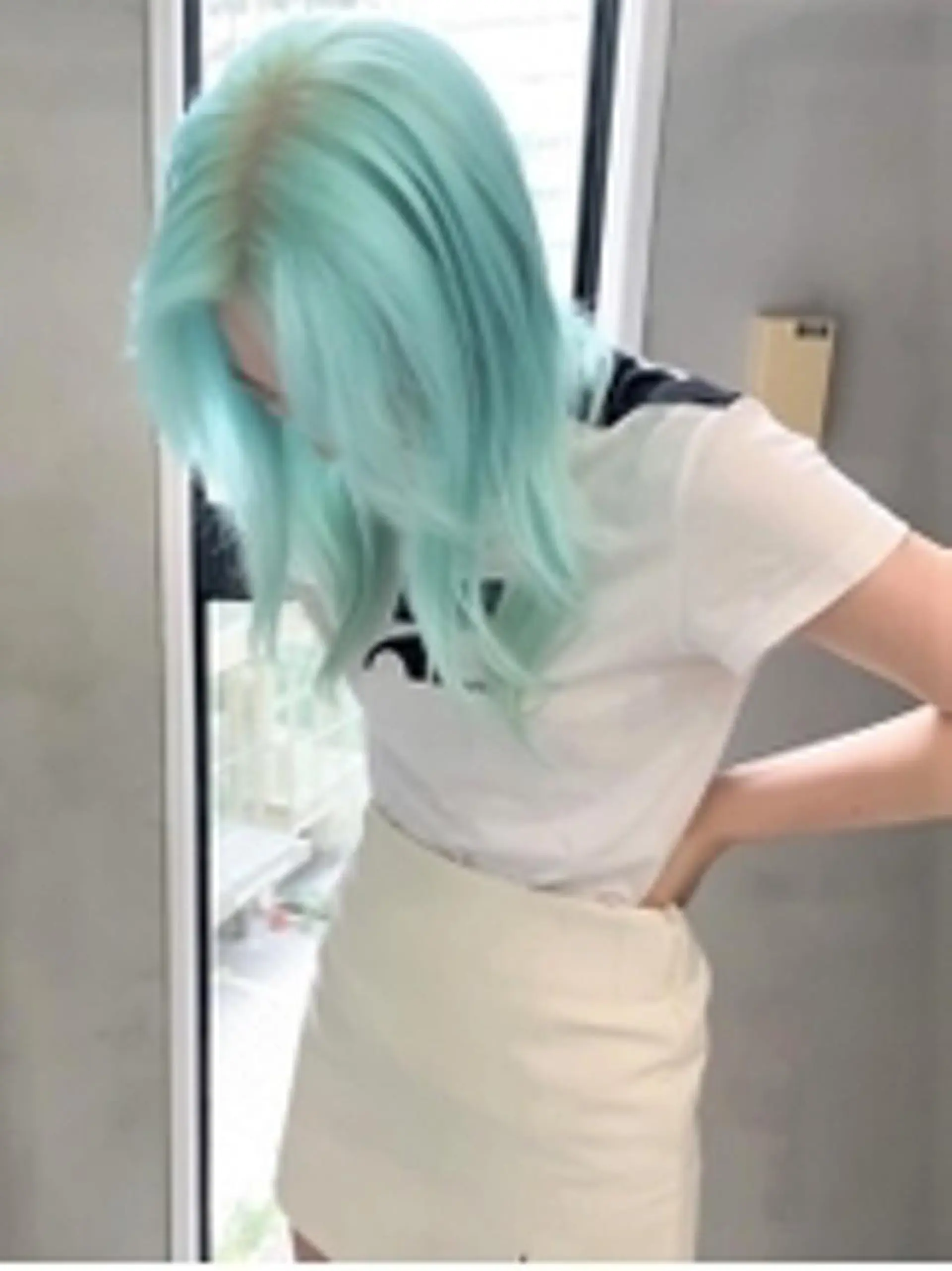 ミディアム カラー 前田 桃花のヘアスタイル