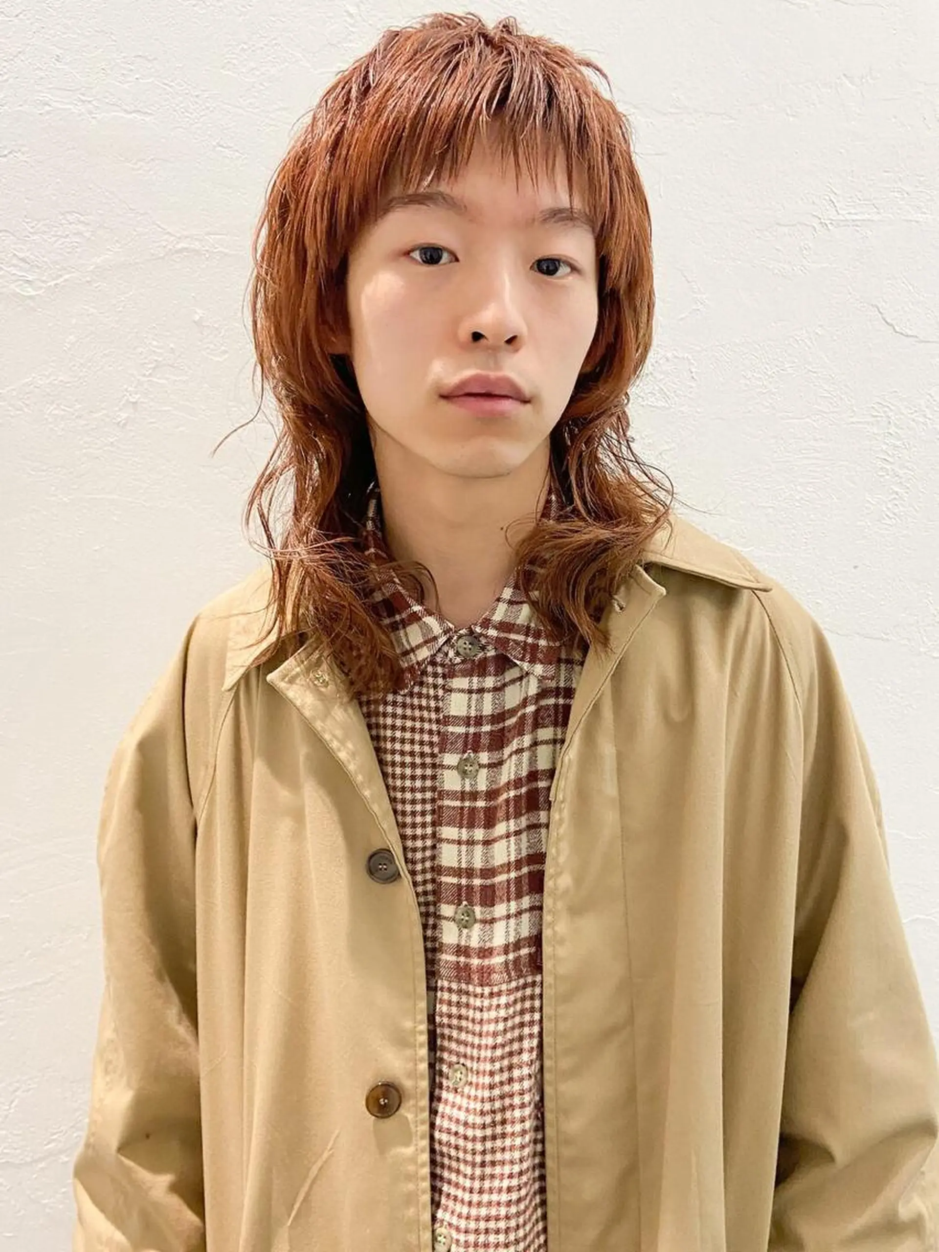 ミディアム カラー パーマ メンズ ミディアムパーマ メンズバレイヤージュ メンズブリーチ センターパート フェードカット スパイラルパーマ 🌐hina⭐️のヘアスタイル