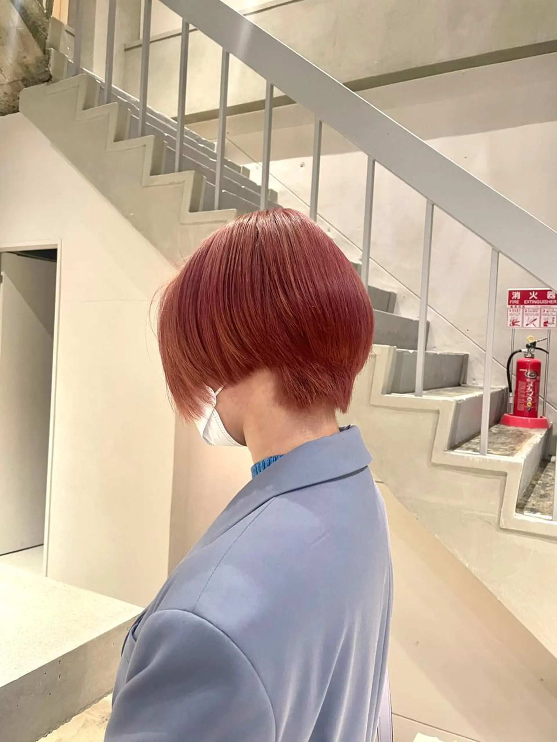 カラー 岡田 神奈のヘアスタイル