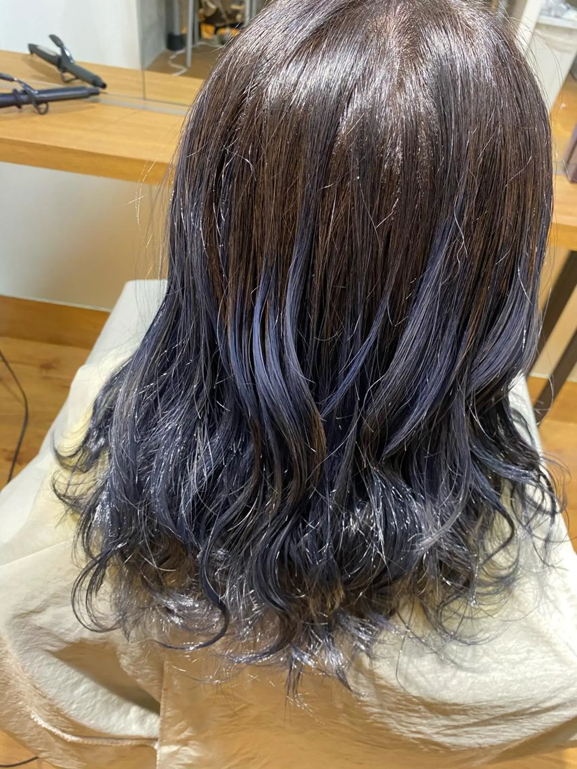 セミロング カラー ヘアアレンジ ブリーチ グラデーションカラー ネイビーカラー 久米 治仁のヘアスタイル