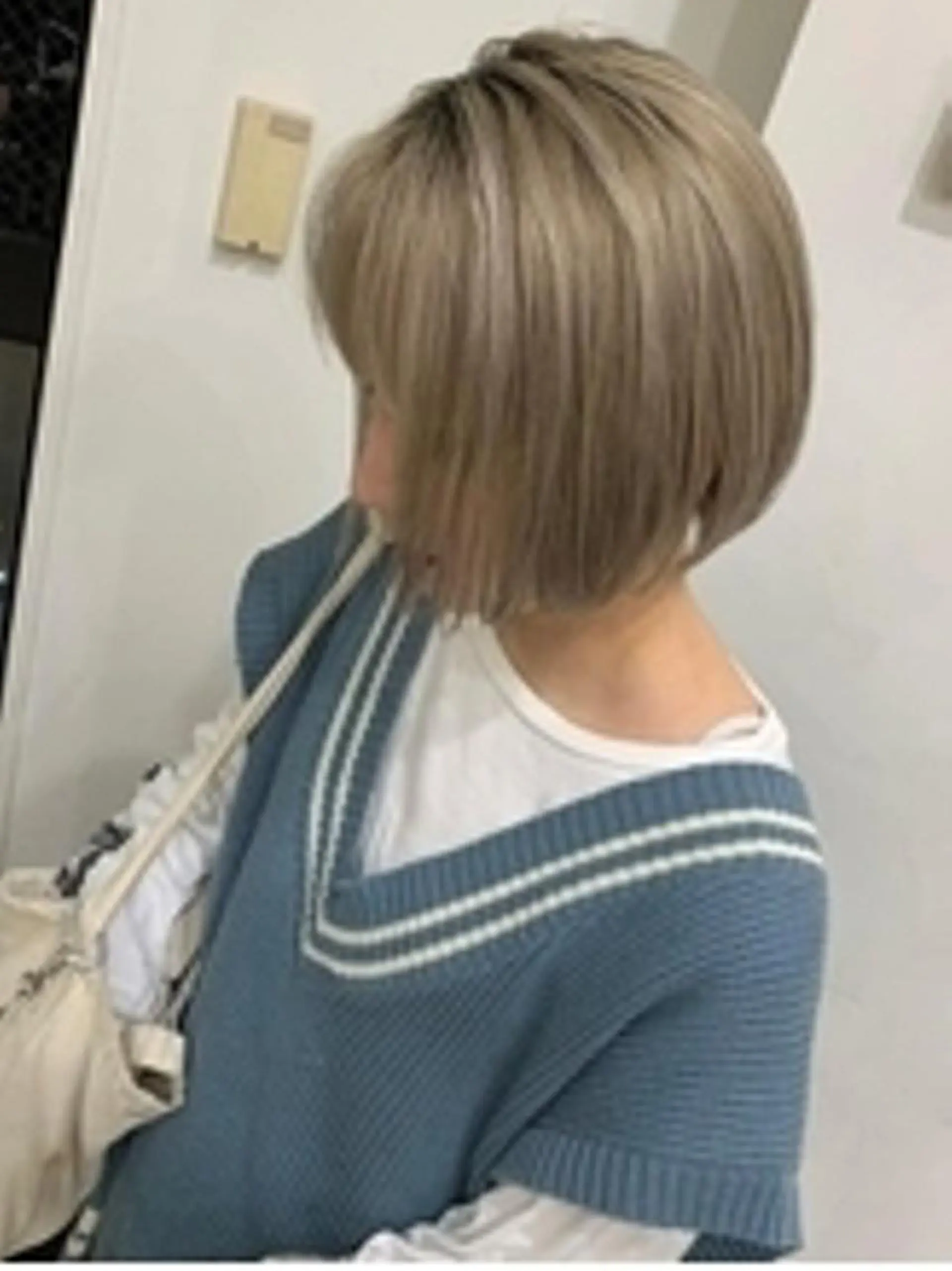 ショート カラー 前田 桃花のヘアスタイル
