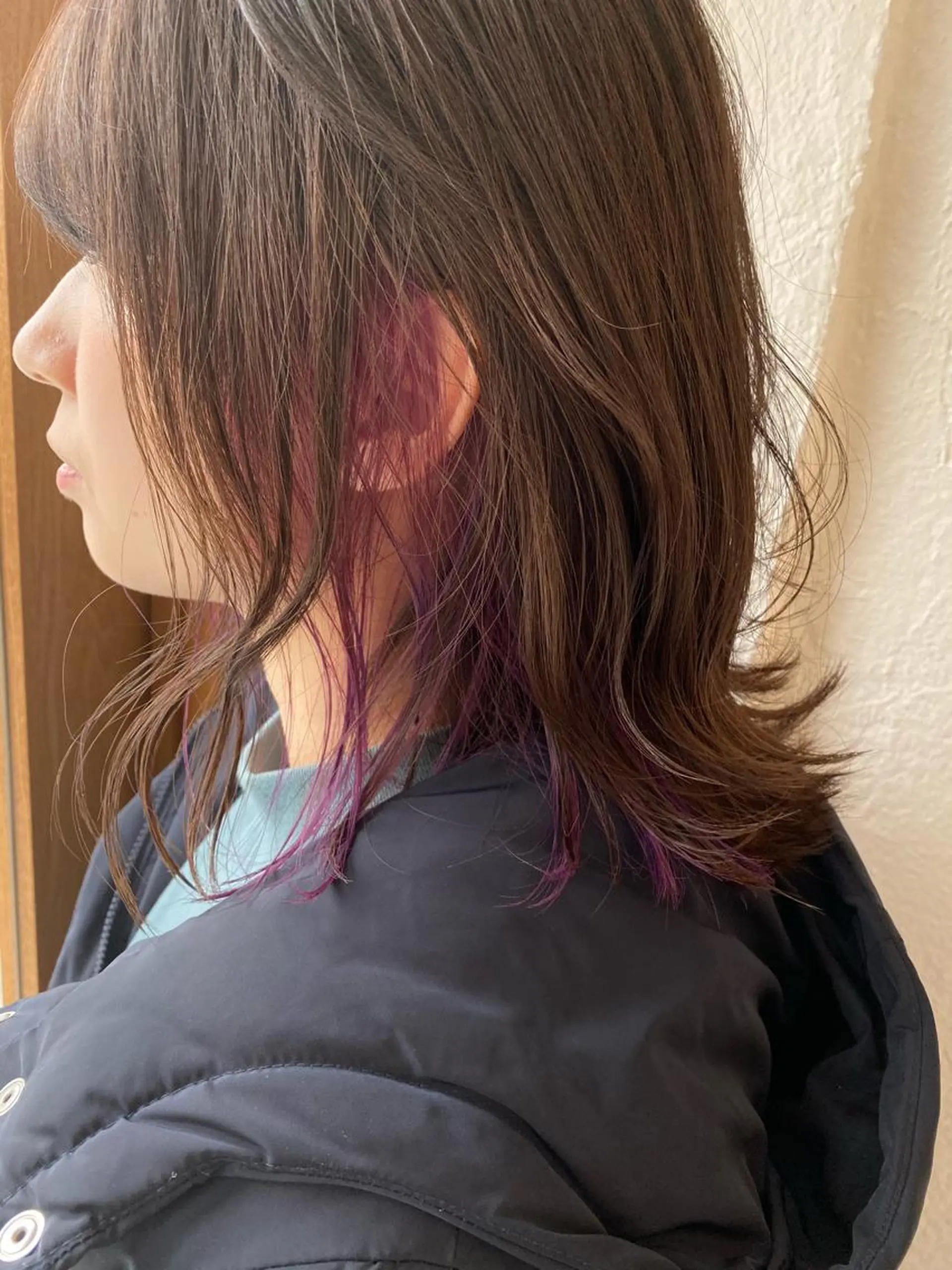 ミディアム カラー インナーカラー ピンクカラー バイオレットカラー カット ヘアカラー 入江 志穂のヘアスタイル