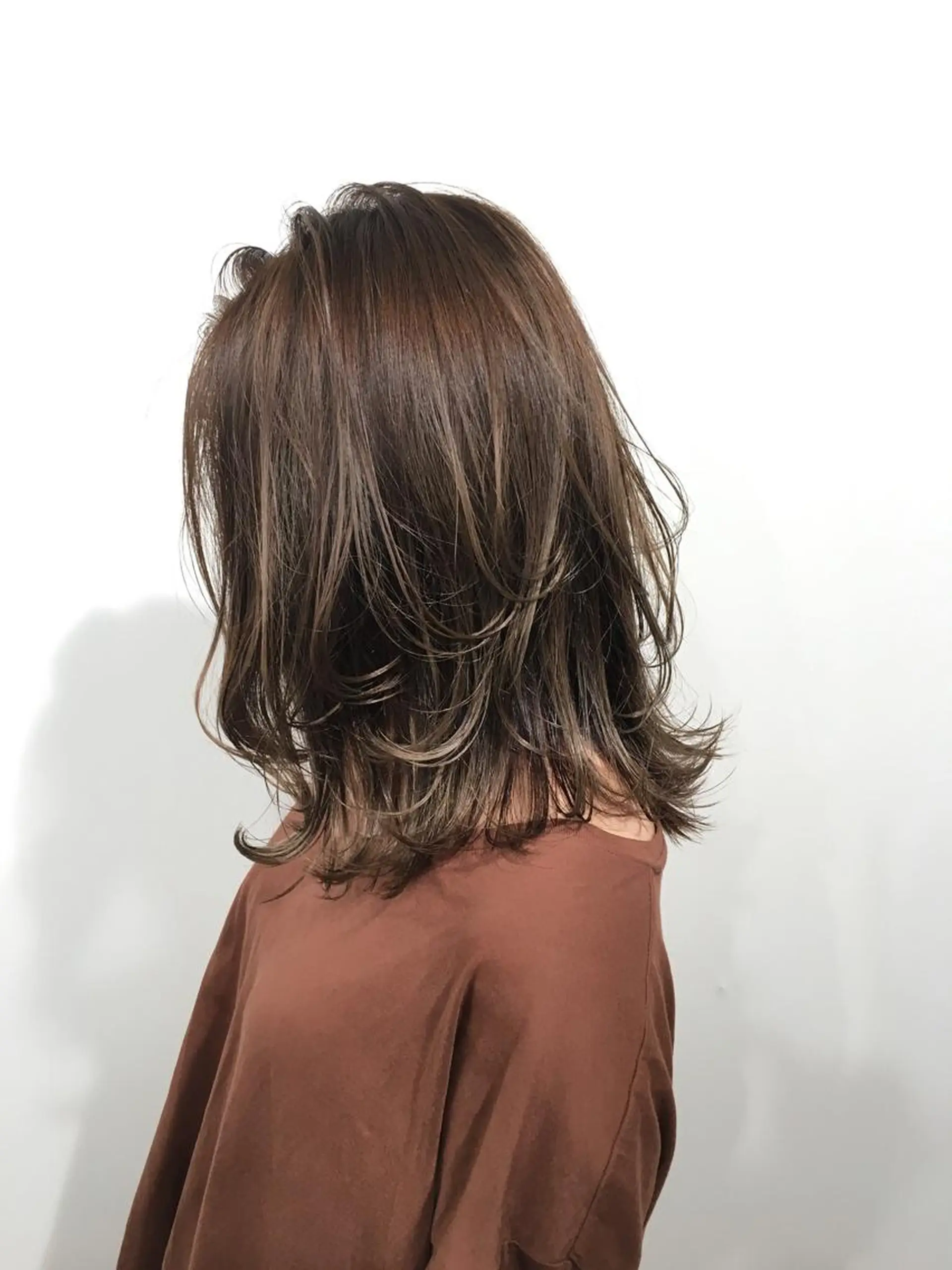 ミディアム カラー タカハシ ユウキのヘアスタイル
