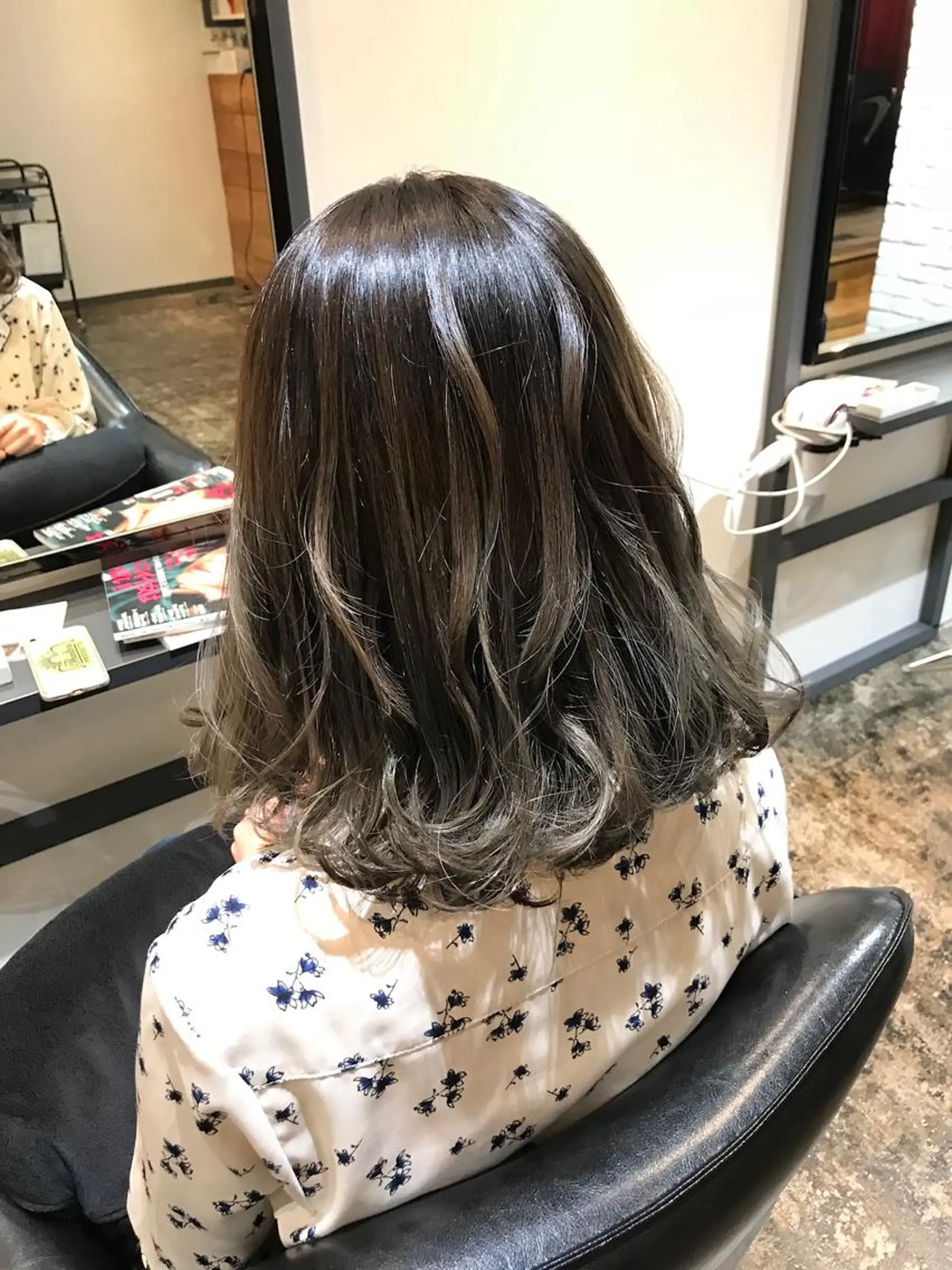 ミディアム カラー 透明感カラー ハイライトカラー ハイライト Neale. yumiのヘアスタイル