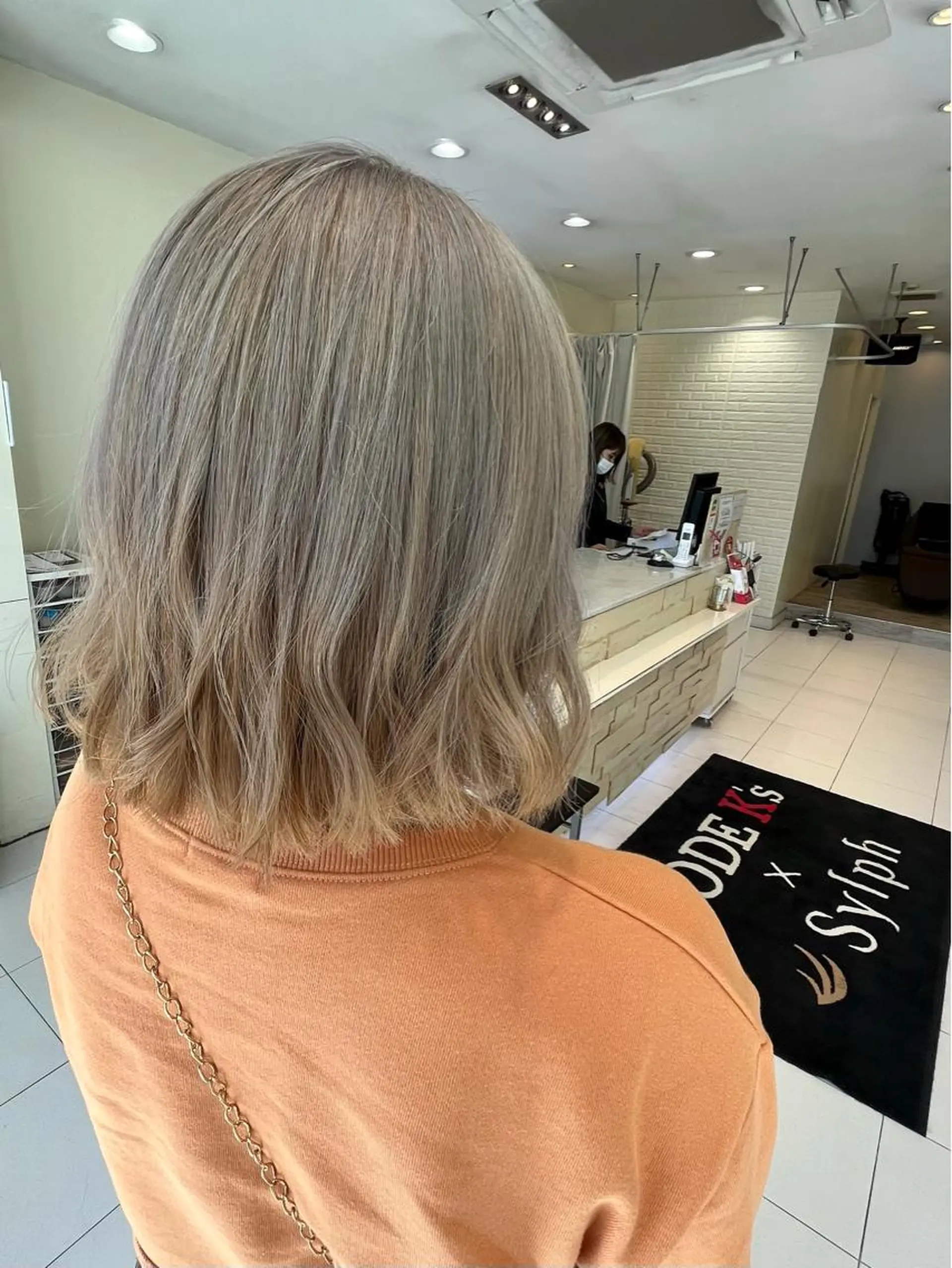 ミディアム カラー 保子 祐里香のヘアスタイル