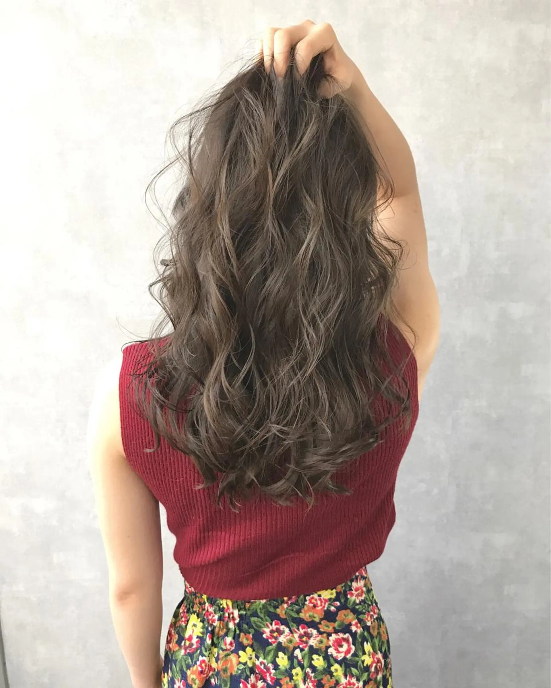 セミロング カラー グレージュ ハイライトカラー ハイライト TOMOYAレイヤー ブリーチ縮毛矯正のヘアスタイル