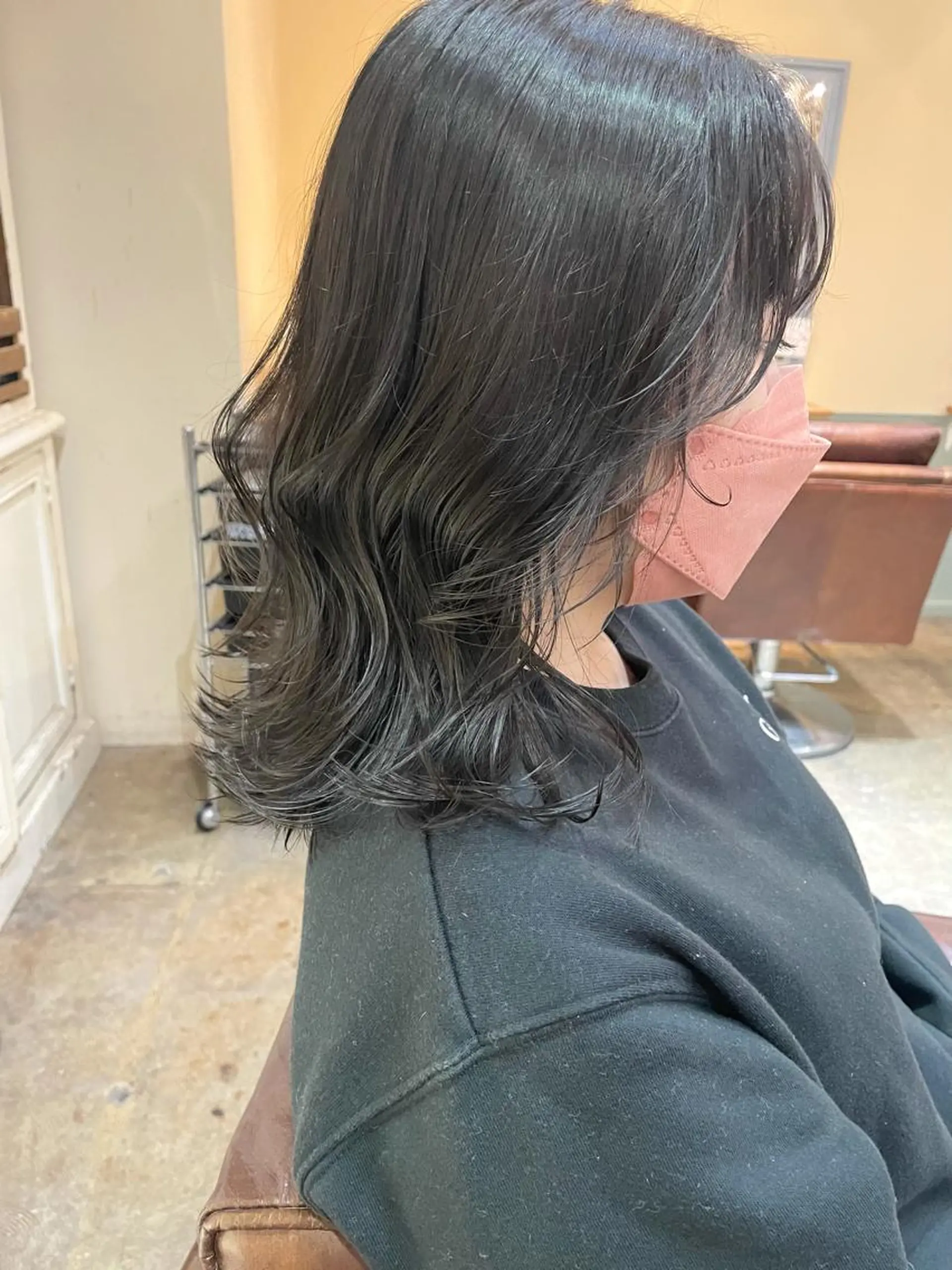 ミディアム カット ヘアカラー sherry【シェリー】所属・miho 大国町 柔らかハイトーン💛のヘアスタイル