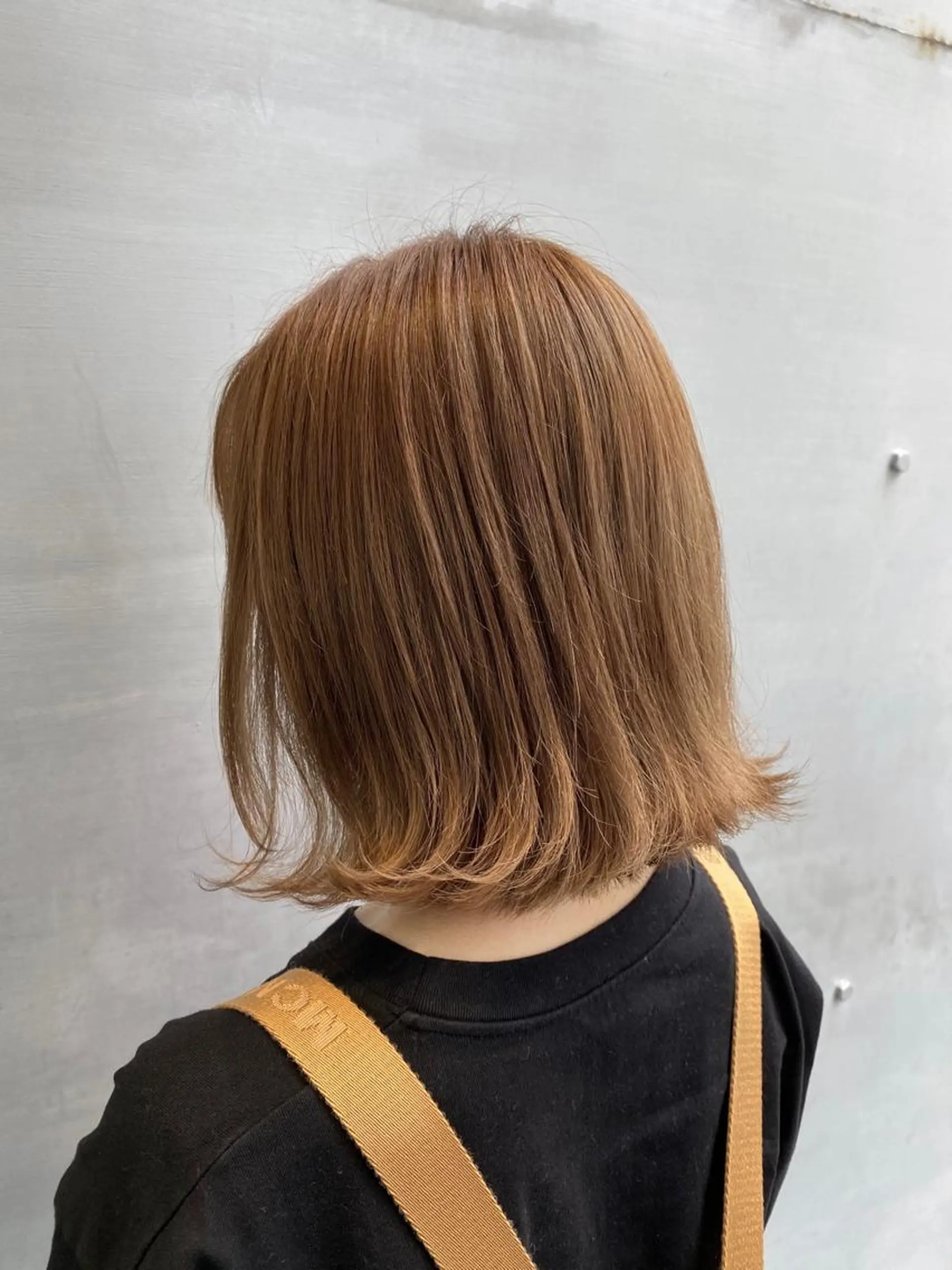 ショート カラー ベージュカラー ハイトーンカラー ハイトーンベージュ ヘアカラー トリートメント brace今里店店長 加井直樹のヘアスタイル