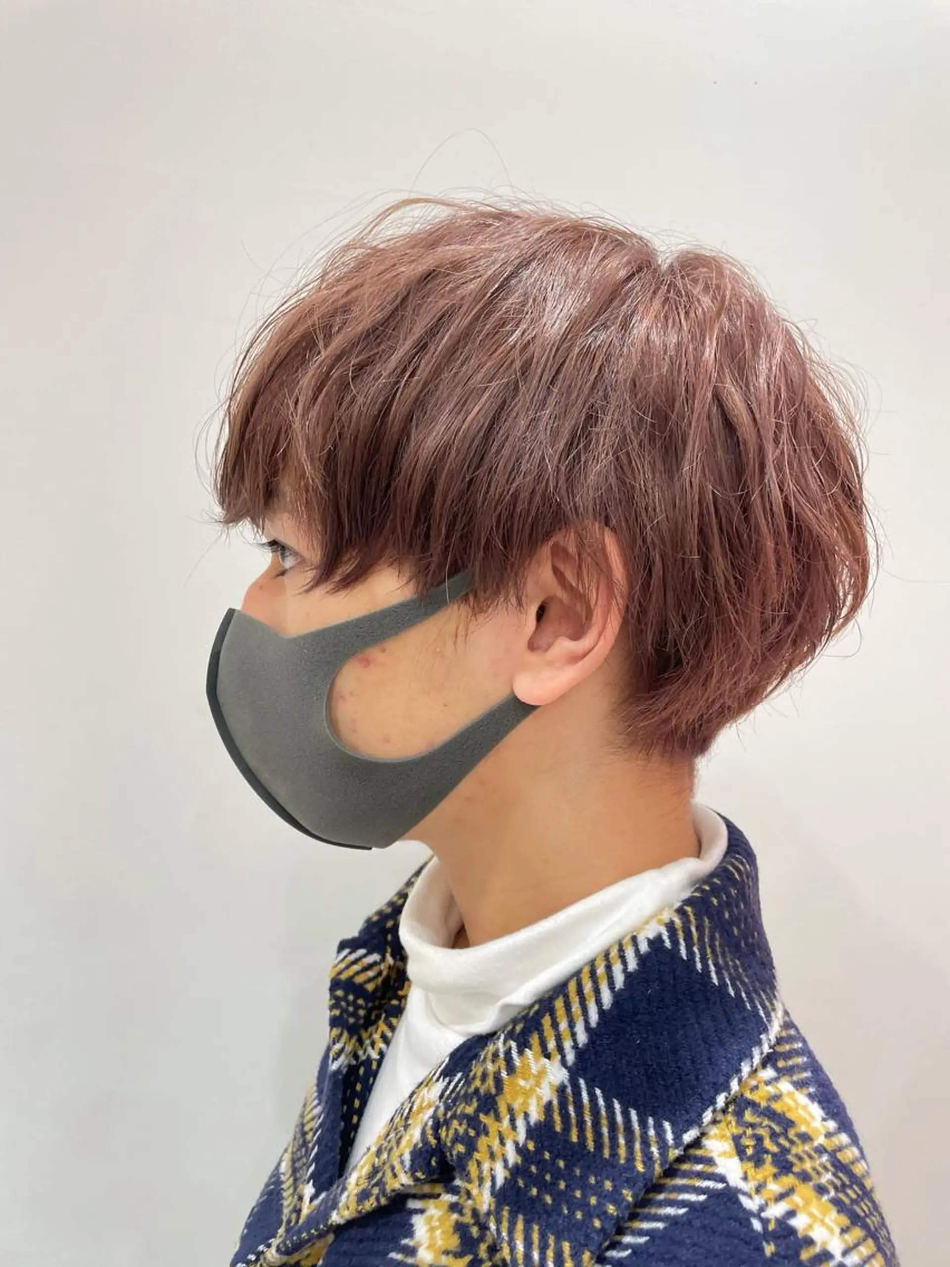 カラー メンズ ベージュカラー ミルクティーベージュ ピンクカラー ハッシュカット レイヤー池袋のヘアスタイル