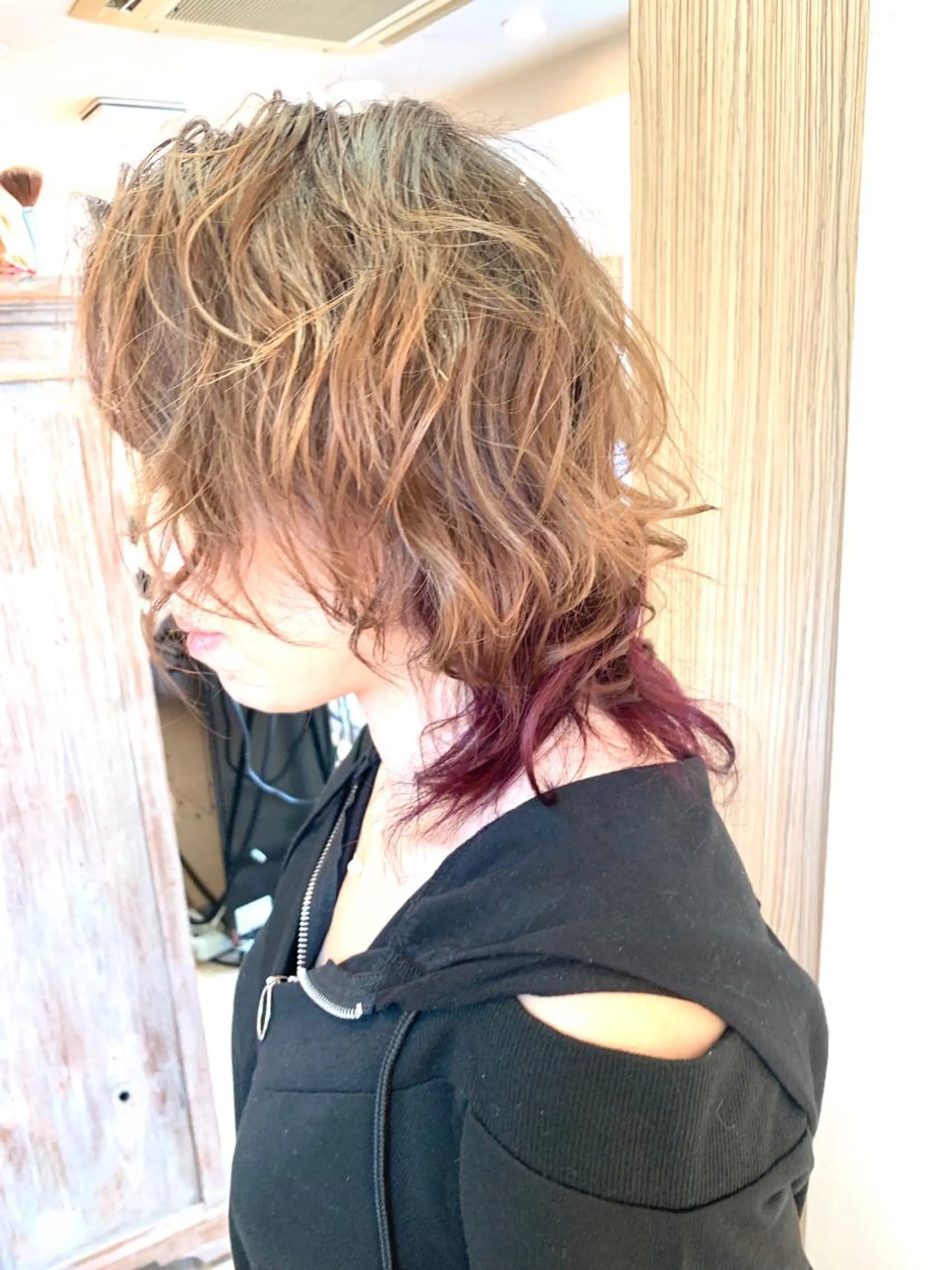 ミディアム カラー グラデーションカラー グレージュ インナーカラー ピンクカラー バイオレットカラー nishimura makotoのヘアスタイル