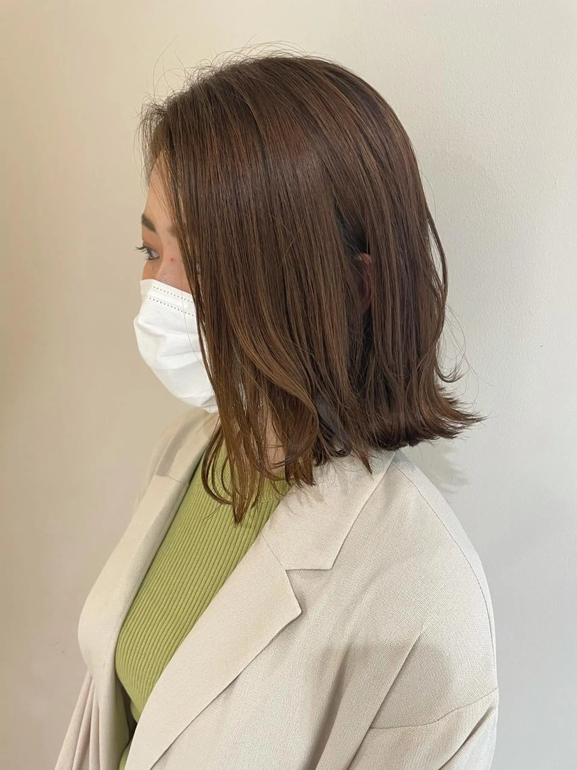 ミディアム カラー ヘアカラー 顔まわりカット✄ ベージュカラー🧸のヘアスタイル