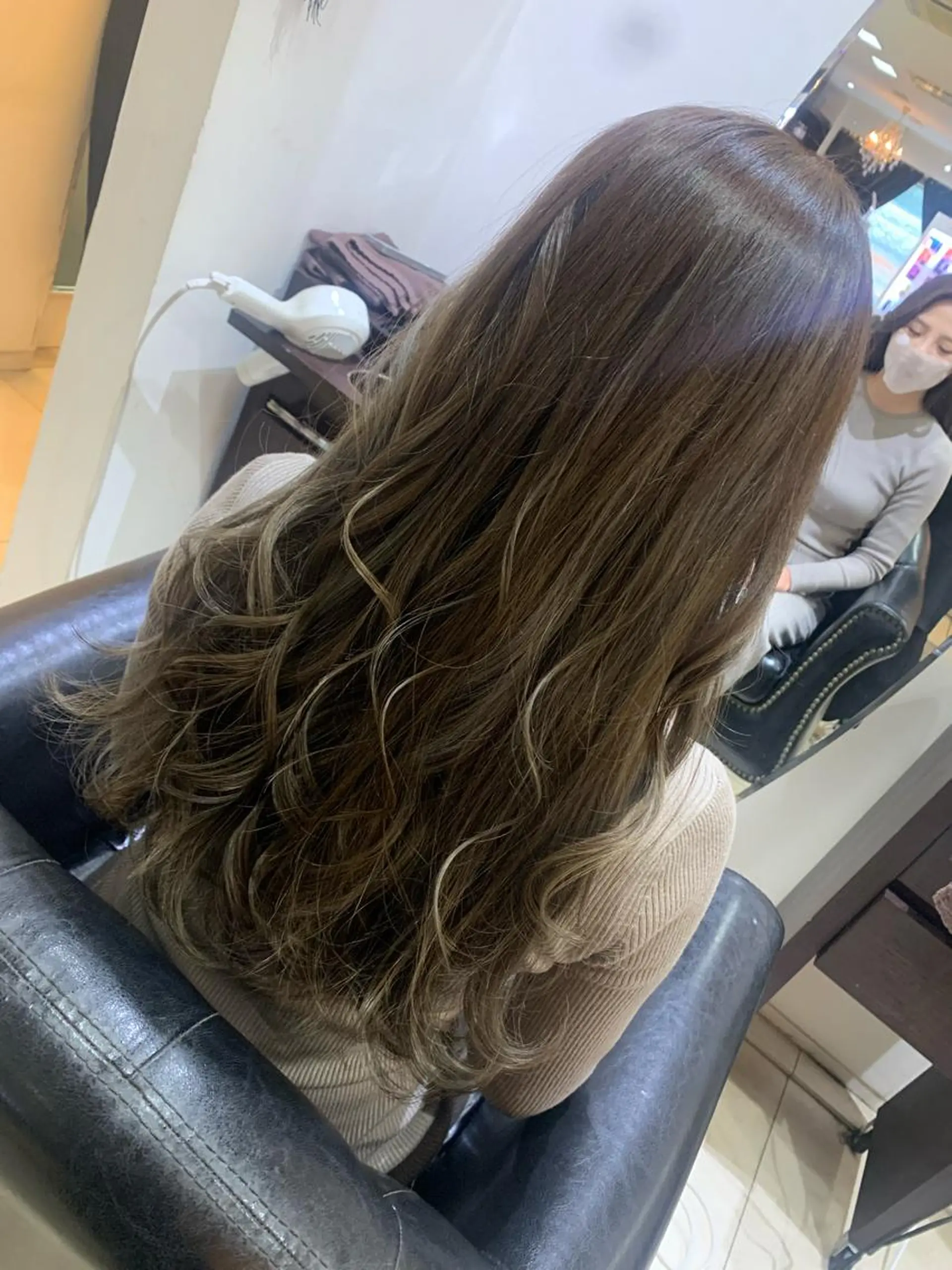 ロング ヘアカラー トリートメント 吉本 yoshimotoのヘアスタイル