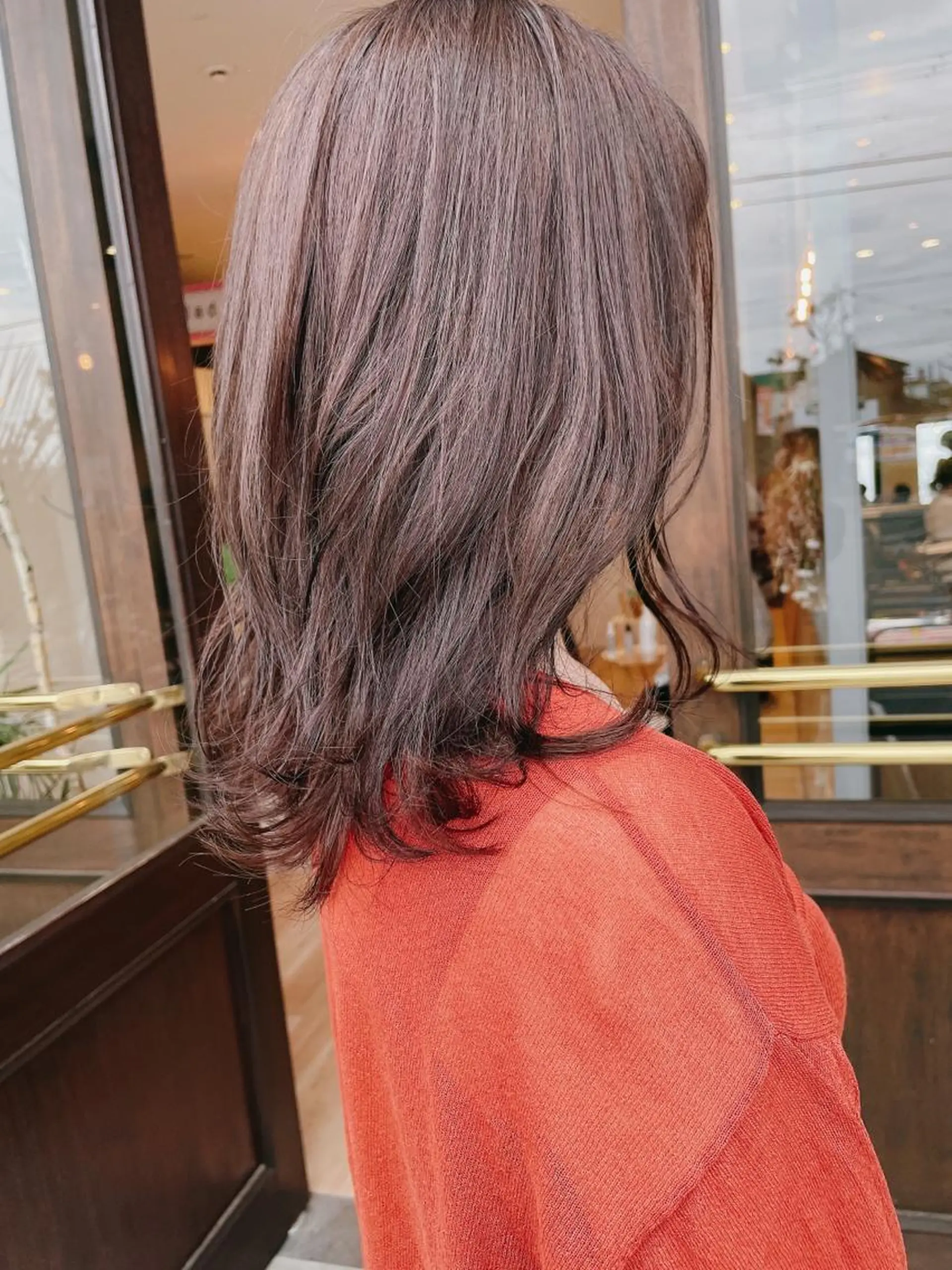 カラー アッシュ ベージュカラー 透明感カラー グレージュ ラベンダーカラー ヘアーサロングラッド所属・三村 桜生のヘアスタイル