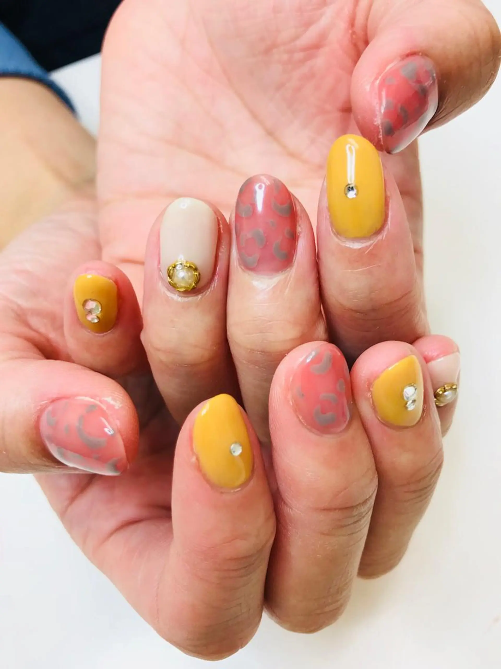 ロング カラー パーマ ヘアアレンジ ネイル マツエク・マツパ アニマル柄 Sunny side nailのネイルデザイン