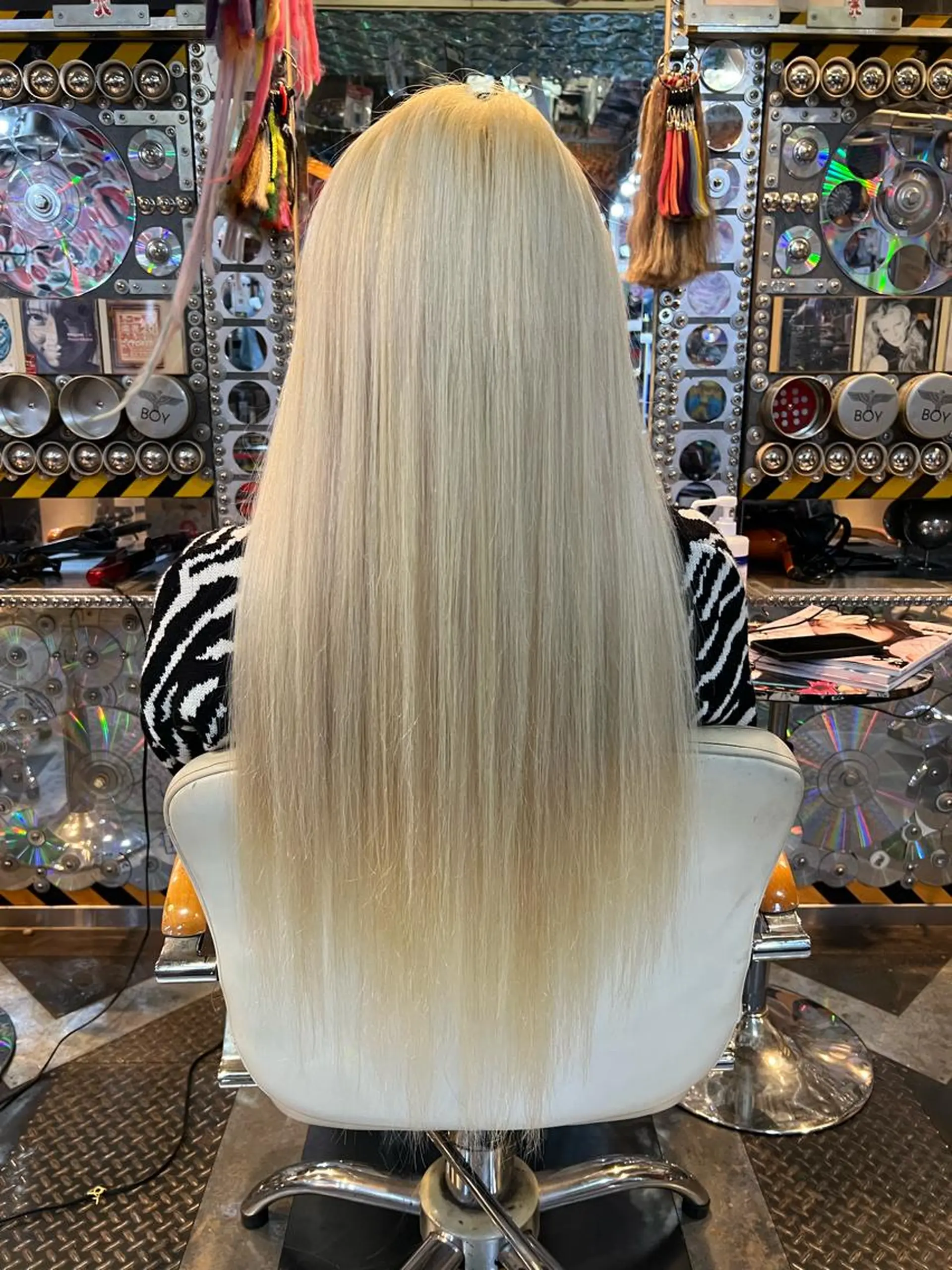 ロング カラー 編み込みエクステ シールエクステ ブリーチ 抜きっぱなしブロンド ブロンド Hair Salon ADNESS所属・KOYA ｺﾔのヘアスタイル