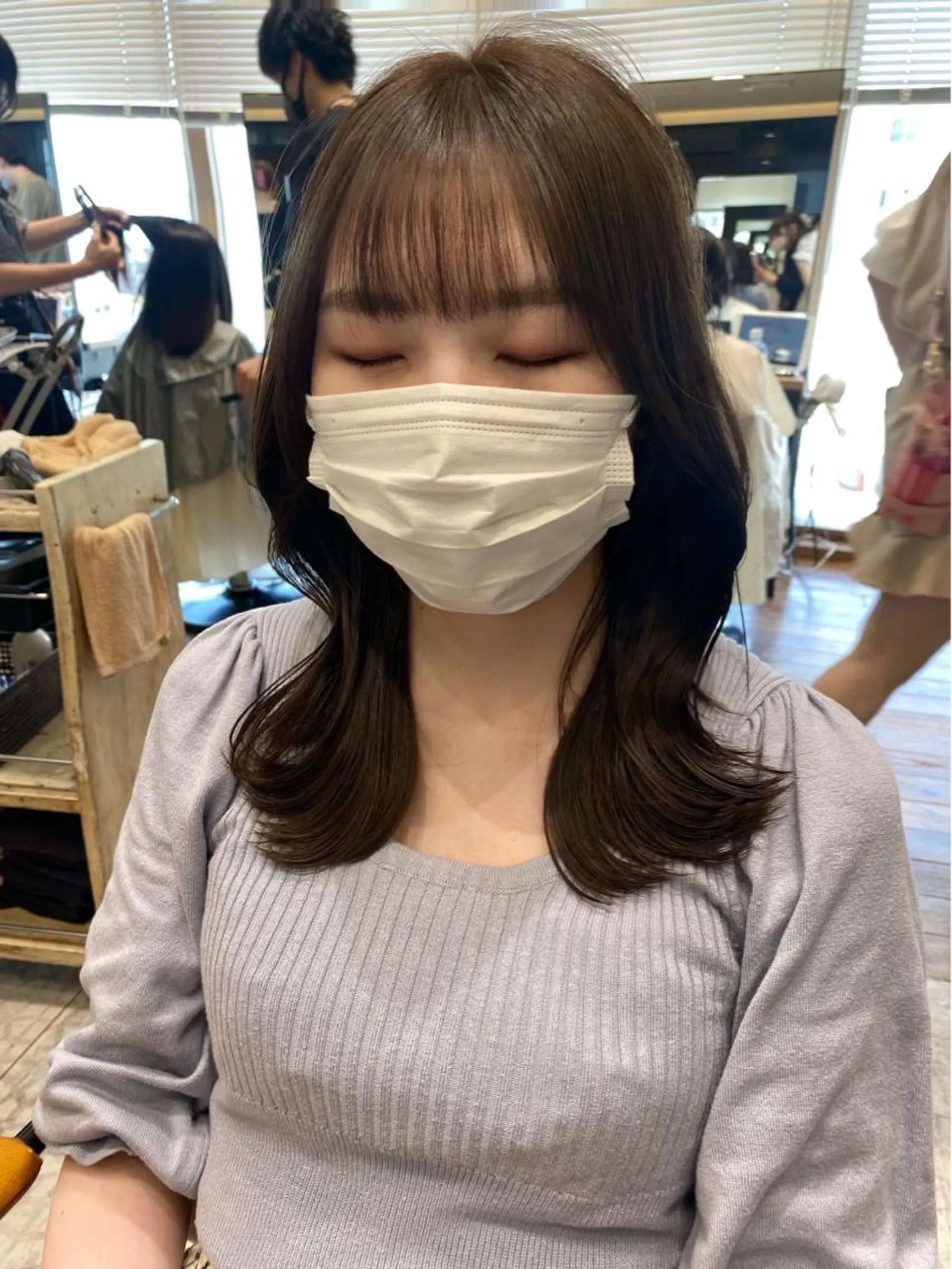 ミディアム カラー ミディアムレイヤー ベージュカラー ブラウンカラー くびれヘア 顔周りカット カット ヘアカラー トリートメント 顔周り/くびれヘア 韓国ヘア💕風間るなのヘアスタイル