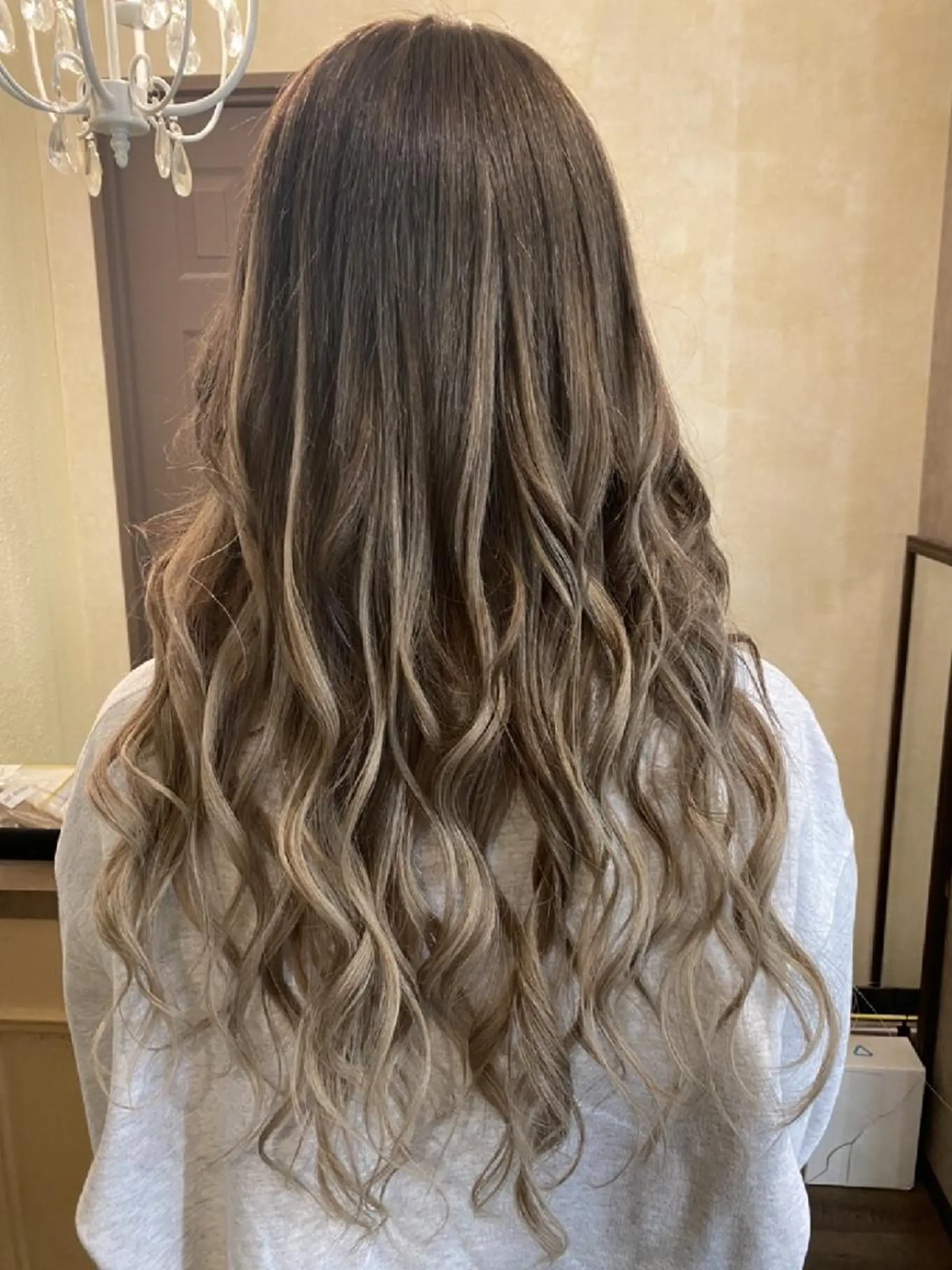 ロング シールエクステ エクステ レイヤーカット カット エクステ Magic Mush のヘアスタイル