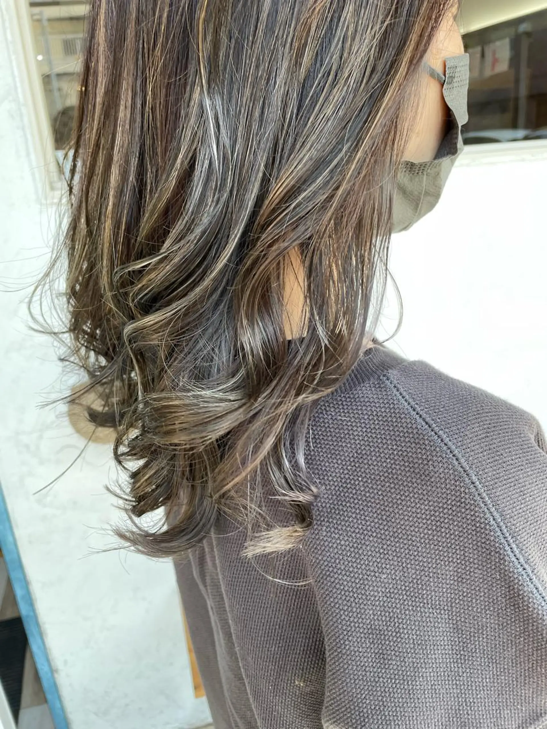 セミロング ハイライト 正分 真美のヘアスタイル