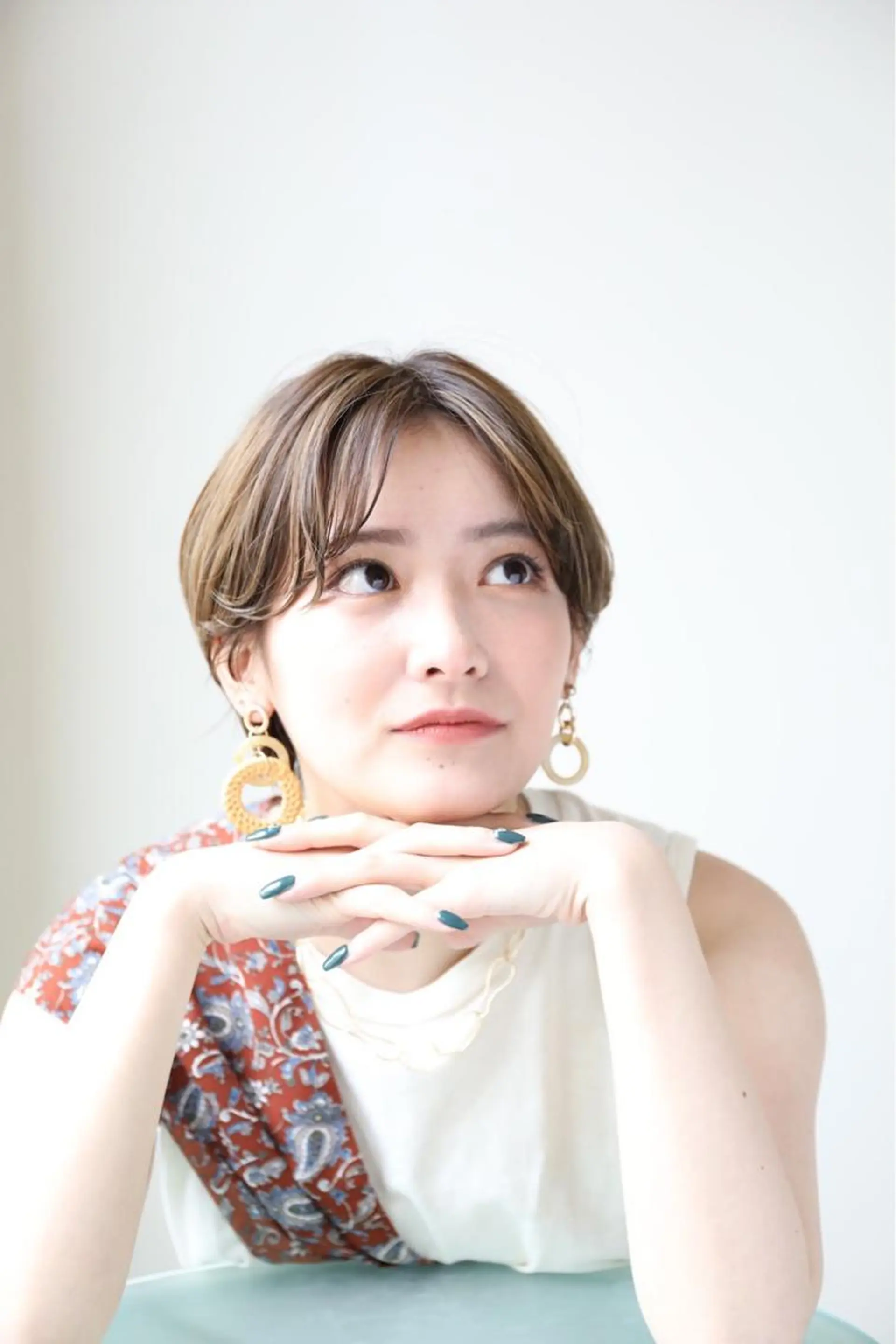 ショート カラー ハンサムショート バレイヤージュ ハイトーンカラー レイヤーカット ショートヘア サソウ ユリエ🥥のヘアスタイル