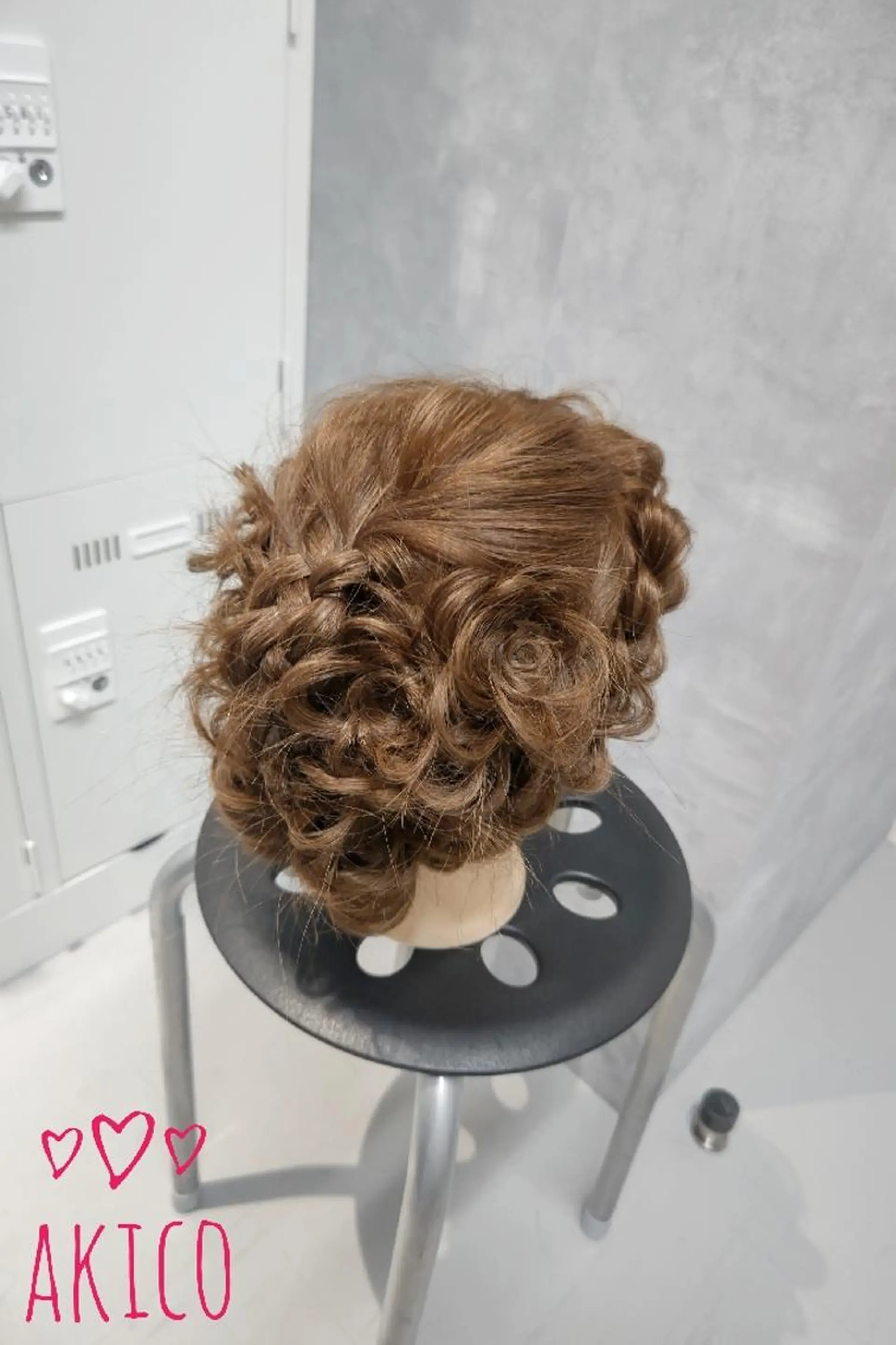 セミロング LUXBE GALLERY なんば駅前店所属・ラックスビーギャラリ ー AKICOのヘアスタイル