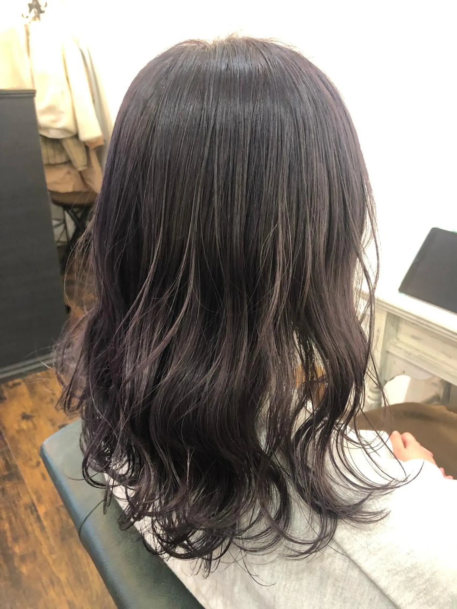 カラー アッシュ ブリーチ ラベンダーカラー ラベンダーアッシュ ヘアサロンArk'ss所属・藤田 悠菜のヘアスタイル