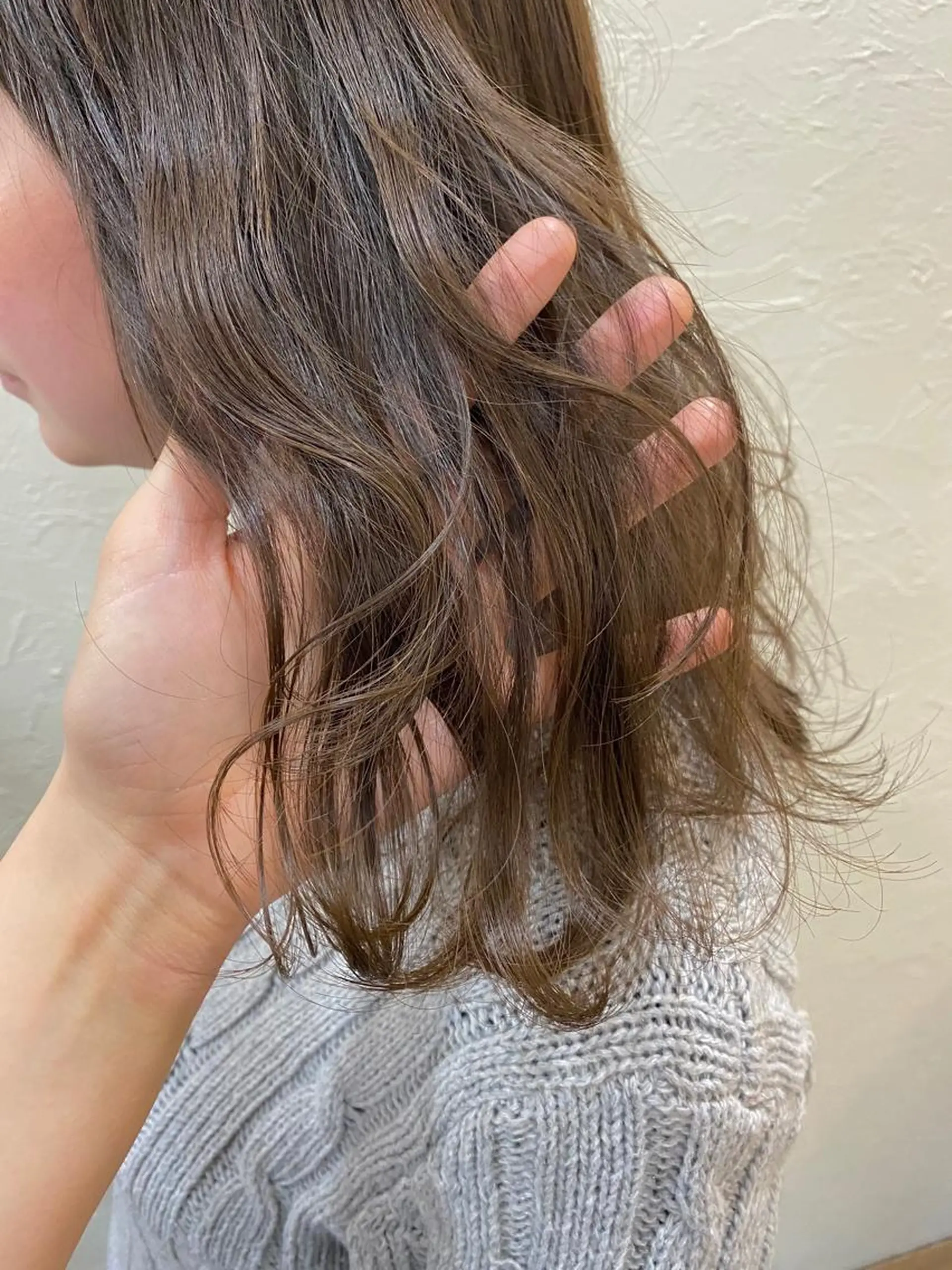 セミロング カラー ベージュカラー カット ヘアカラー トリートメント ENIF ヤマグチアツコのヘアスタイル