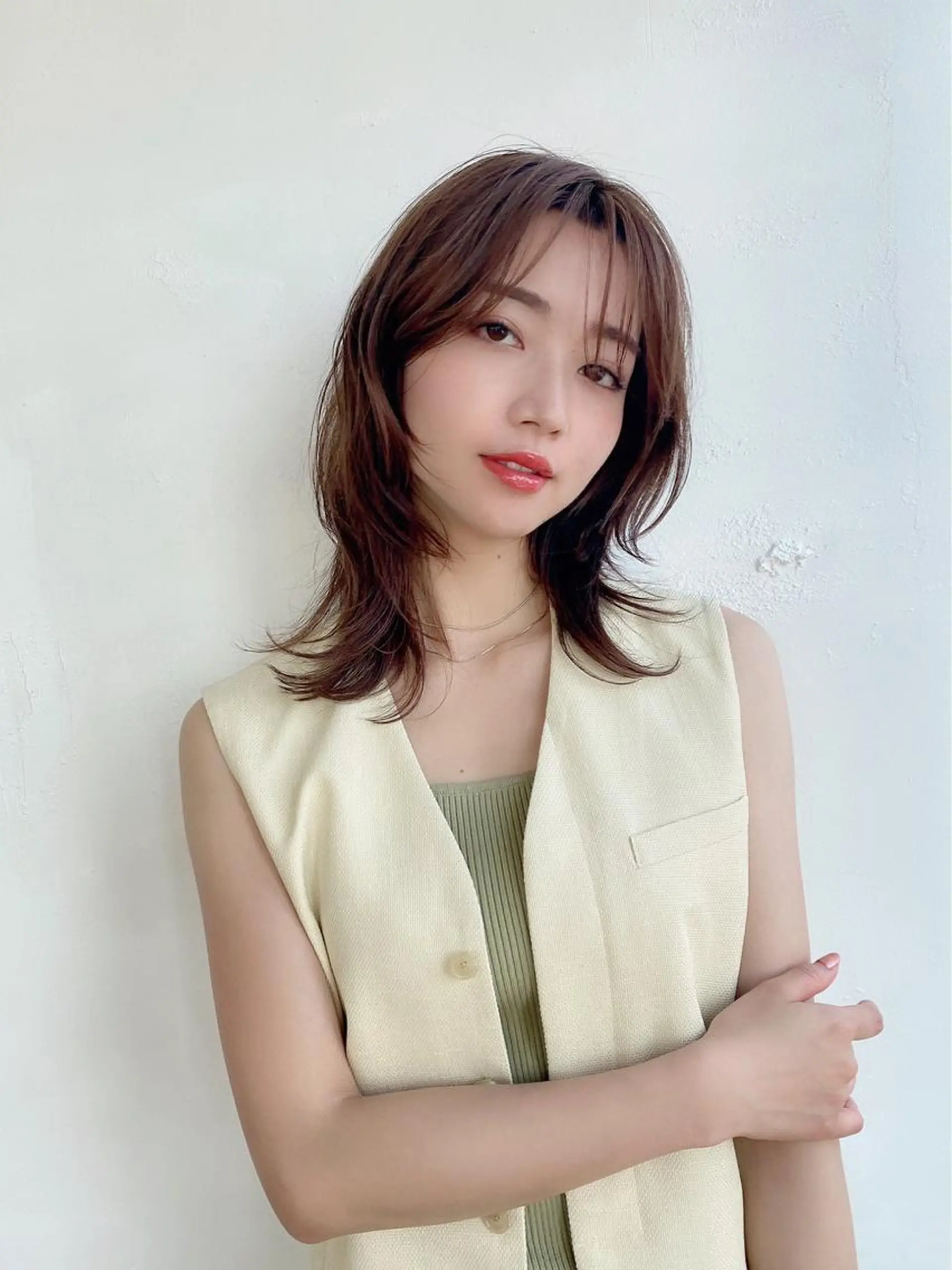 ミディアム ウルフカット 鎌倉 彩のヘアスタイル