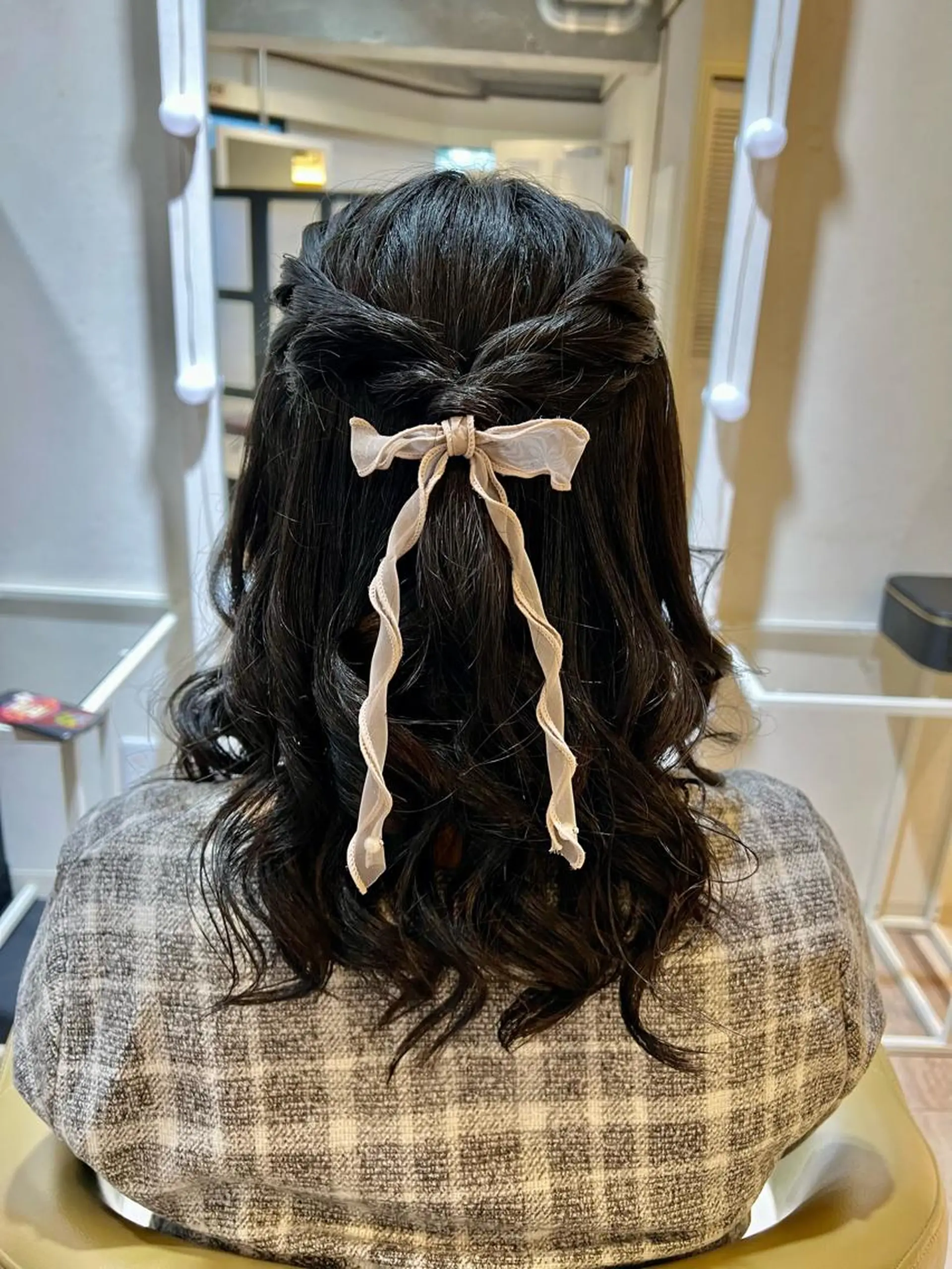 ミディアム ヘアアレンジ ハーフアップ 人見知りさんでも安心 奥田 里佳子のヘアスタイル