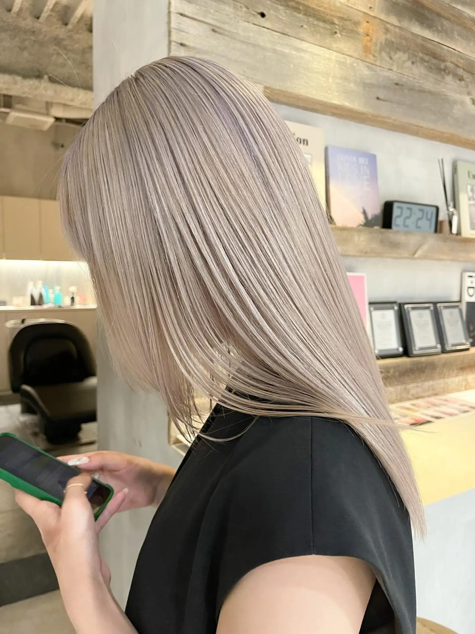 セミロング カラー ブロンド 清水 亮太／赤み消しカラーのヘアスタイル