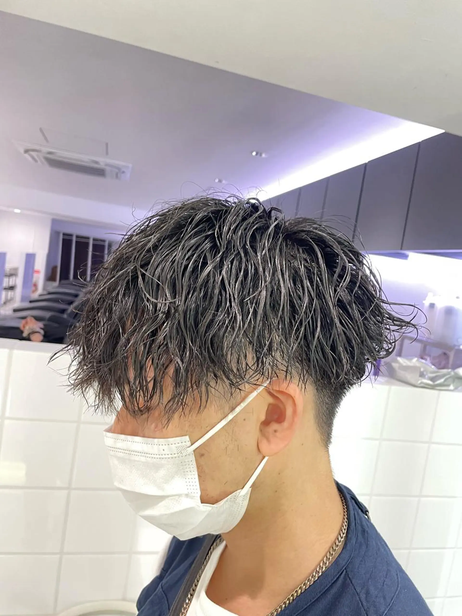 ミディアム パーマ ヘアアレンジ メンズ 顔まわりカット の達人のヘアスタイル