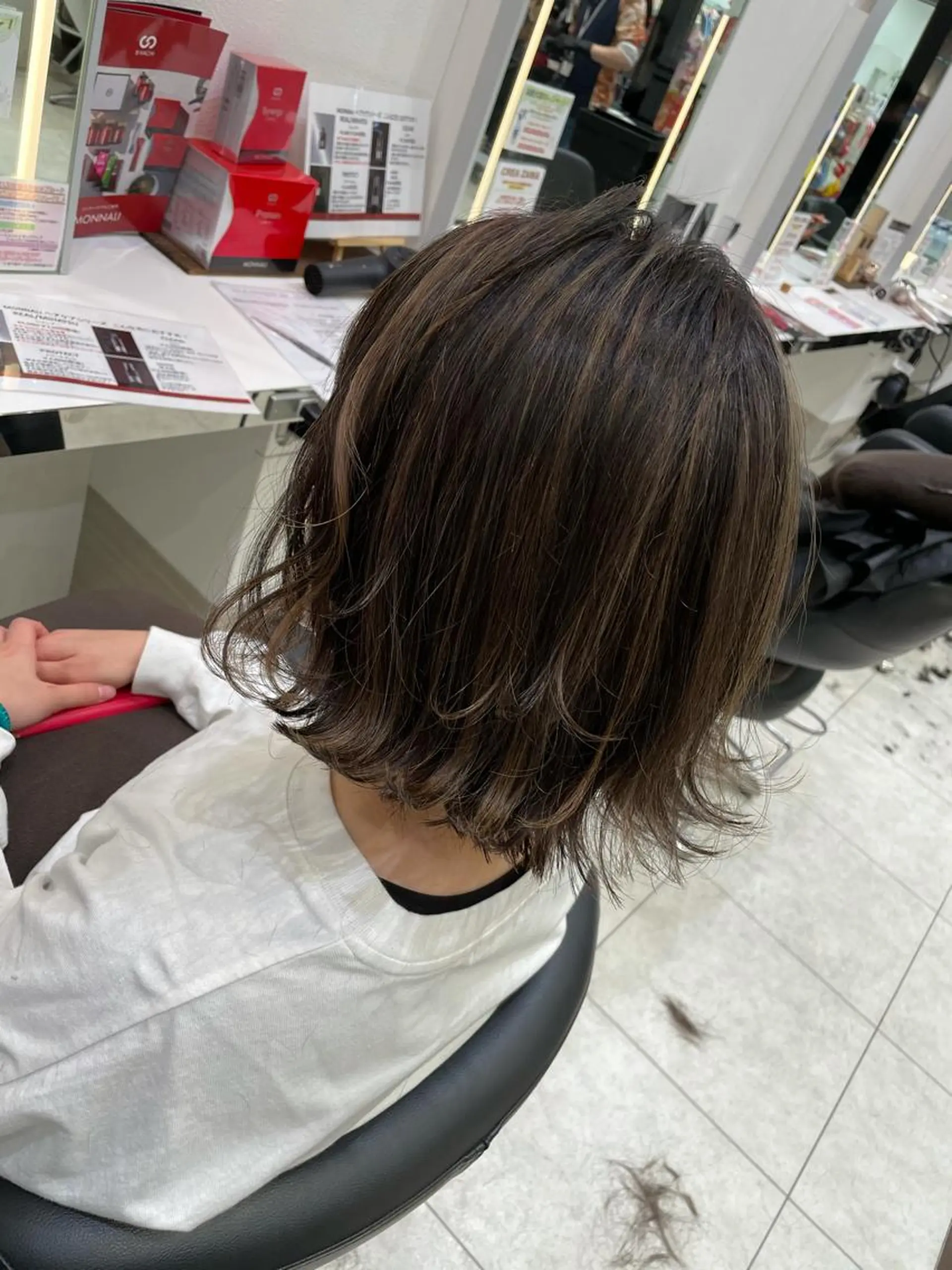 ミディアム ハイライト ヘアカラー トリートメント 岸 保奈美のヘアスタイル