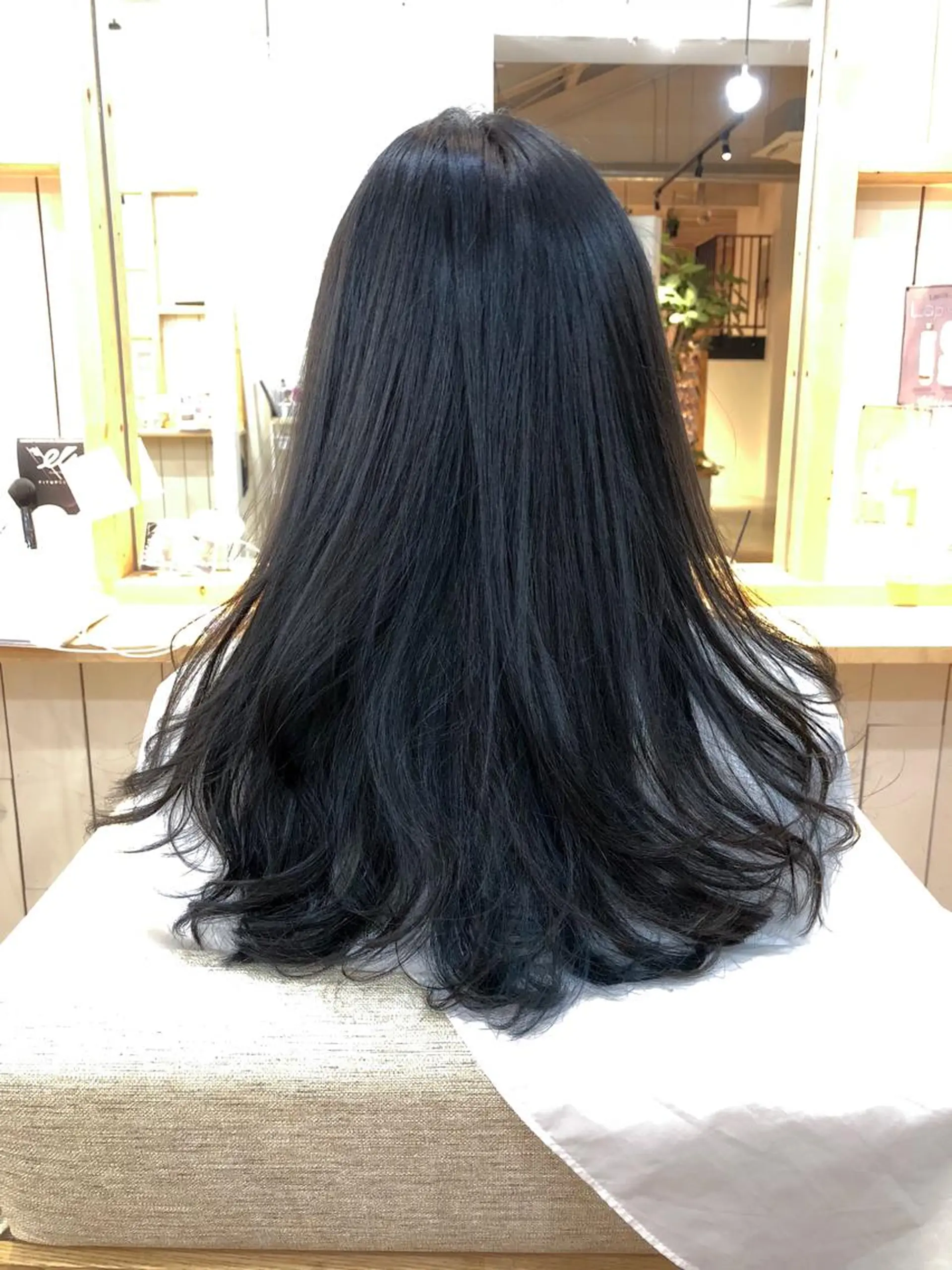 ロング カラー ブルーカラー ブルーグレー インナーカラー DEE okazakiのヘアスタイル