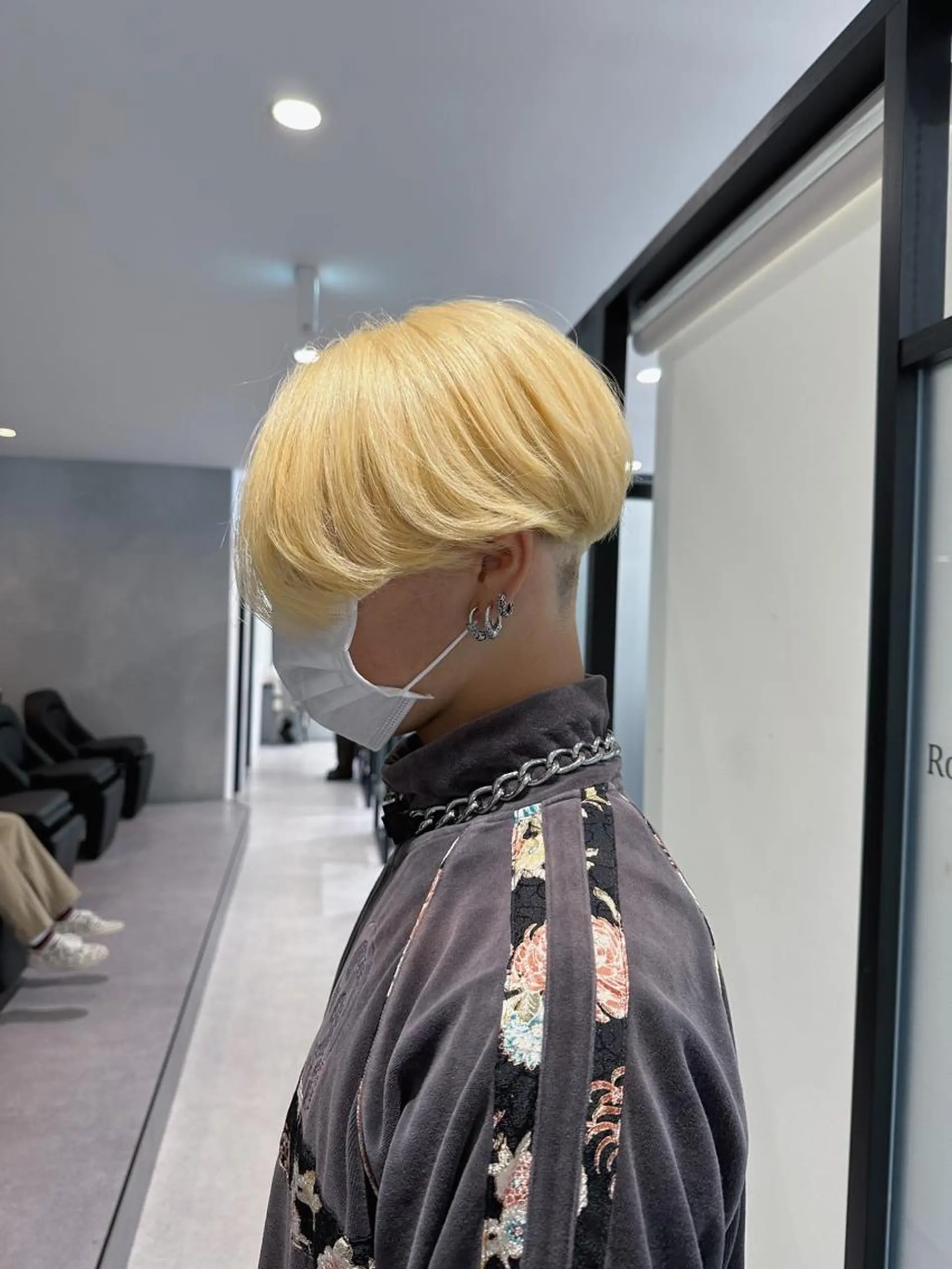 ショート カラー メンズ 抜きっぱなしブロンド ブロンド カット ヘアカラー トリートメント 鈴木/ミルクティー/ ブリーチ/ボブ/のヘアスタイル