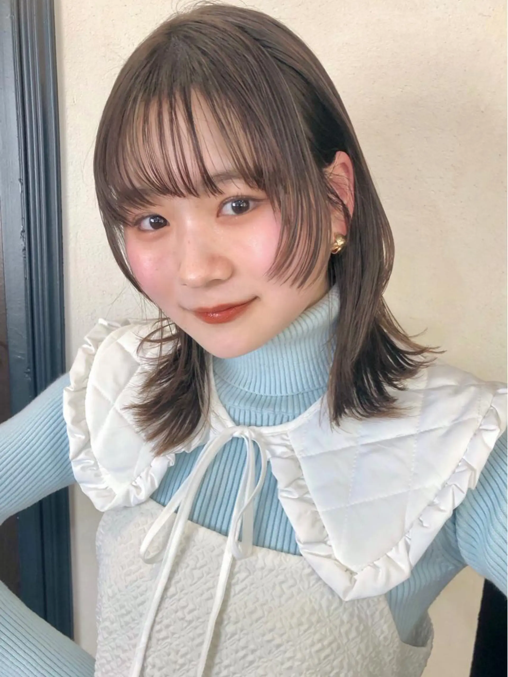 ミディアム カラー 顔まわりレイヤー レイヤーカット トレンドヘア🌿 chinariのヘアスタイル