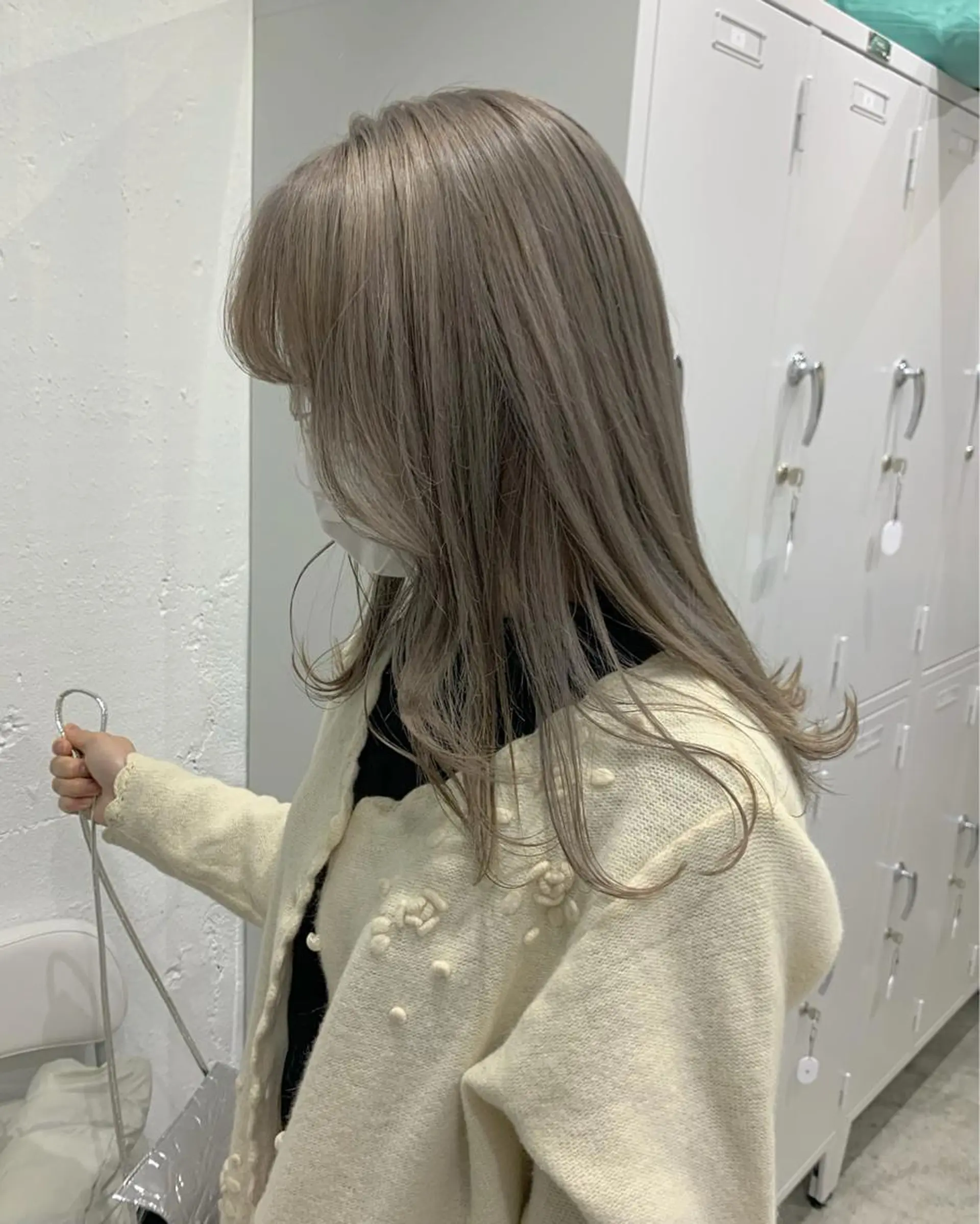 ミディアム カラー ヘアアレンジ カット ヘアカラー トリートメント ヘアセット SALOWIN原宿ash店所属・憧れの艶ハイトーンへ 🐈サイサキのヘアスタイル