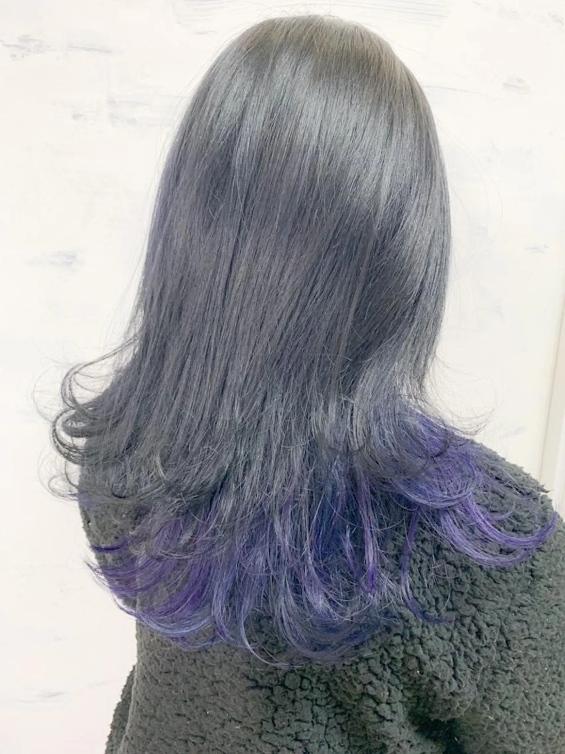 ミディアム カラー 黒髪 ブルーカラー ブルーラベンダー ブルージュ インナーカラー カット ヘアカラー BOX mico.のヘアスタイル