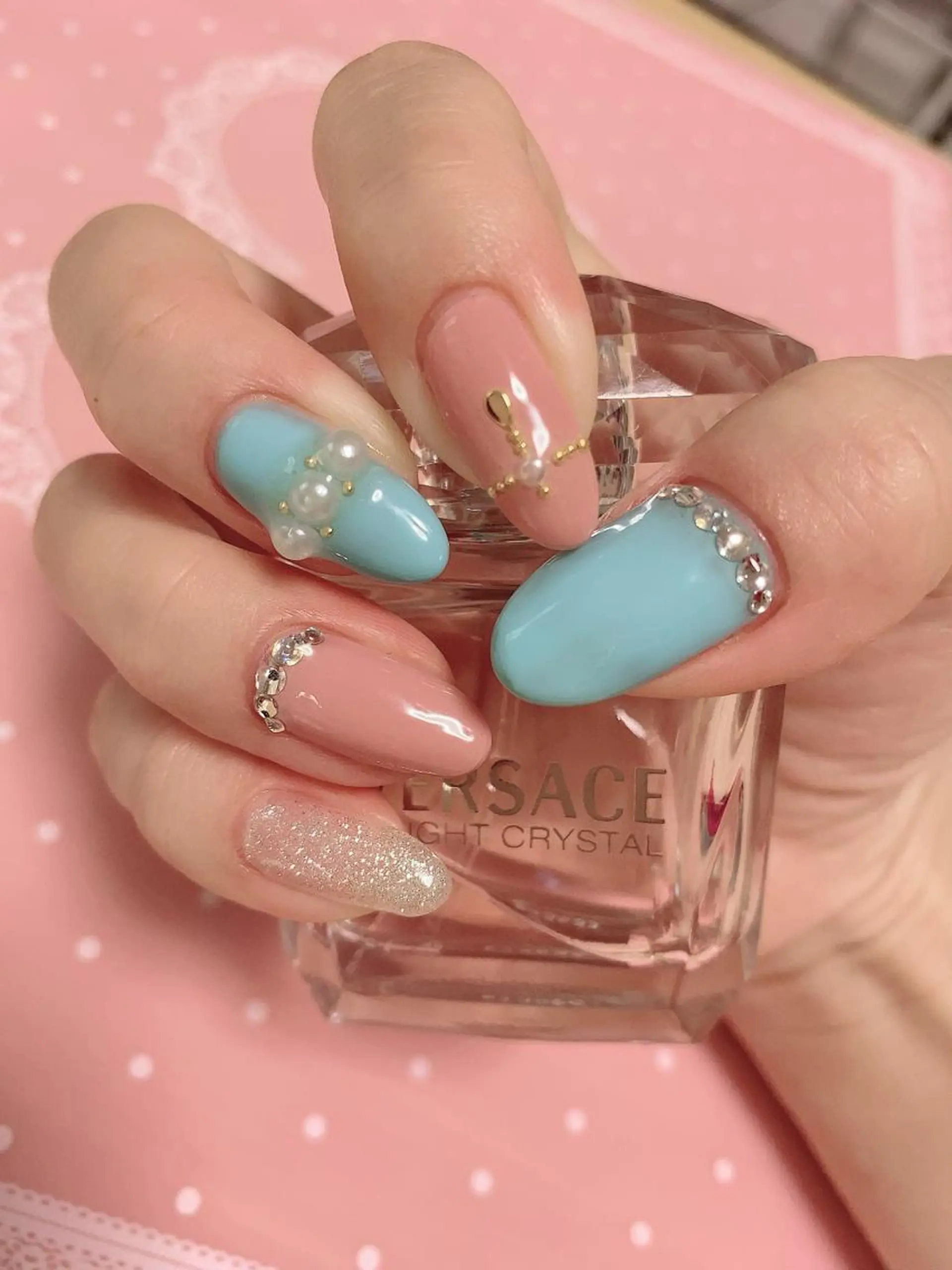 ネイル ブルー キラキラネイル マジョリカ ブルーのネイルデザイン