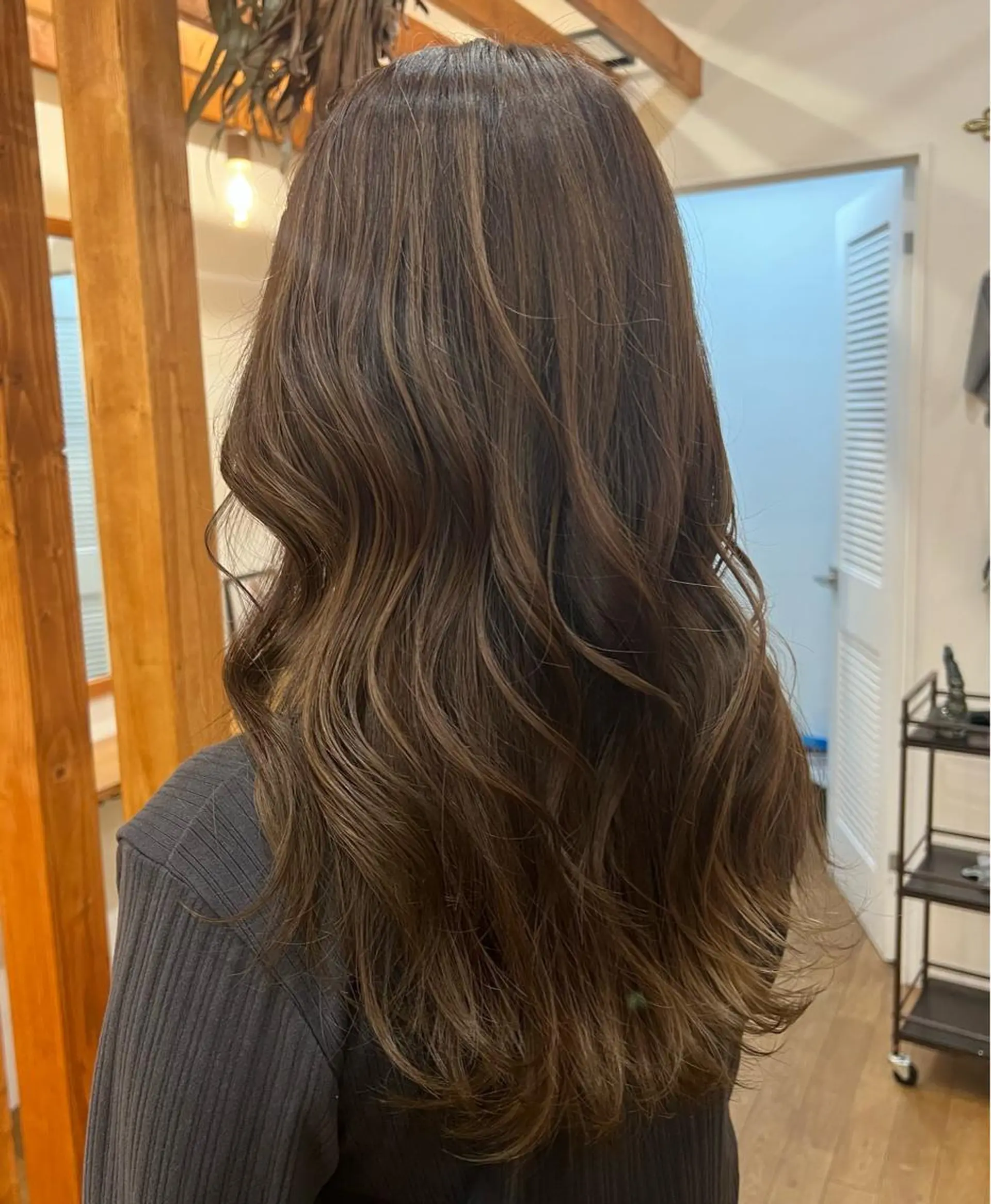 ロング カラー ベージュカラー ハイライトカラー ハイライト ヘアカラー Ami ブリーチ/ハイトーンのヘアスタイル