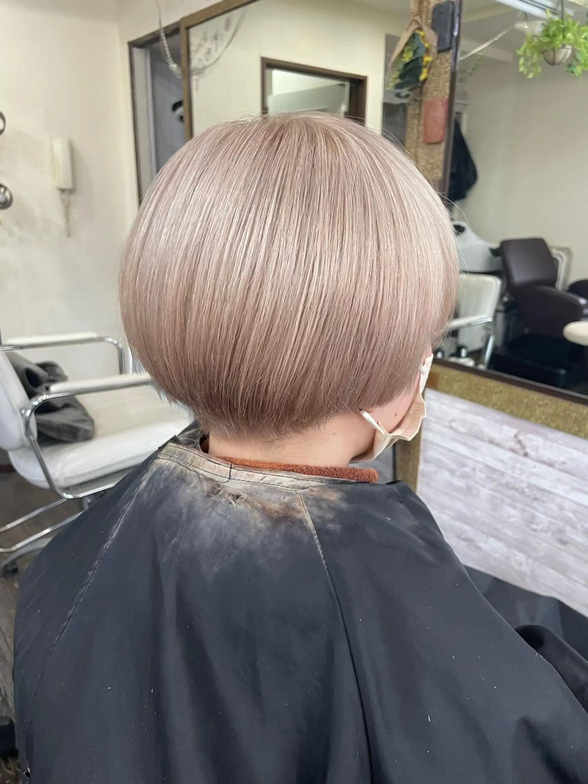 ショート ヘアカラー 渡辺 健太のヘアスタイル